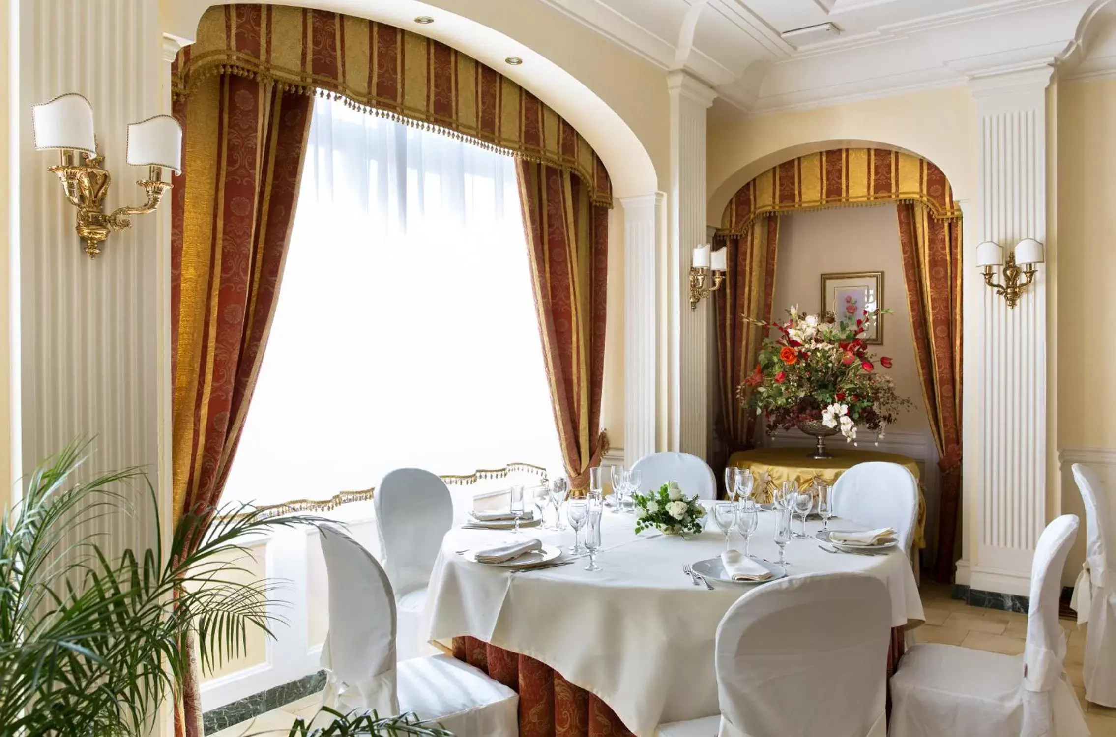 Restaurant/Places to Eat in Hotel Ristorante Paradise