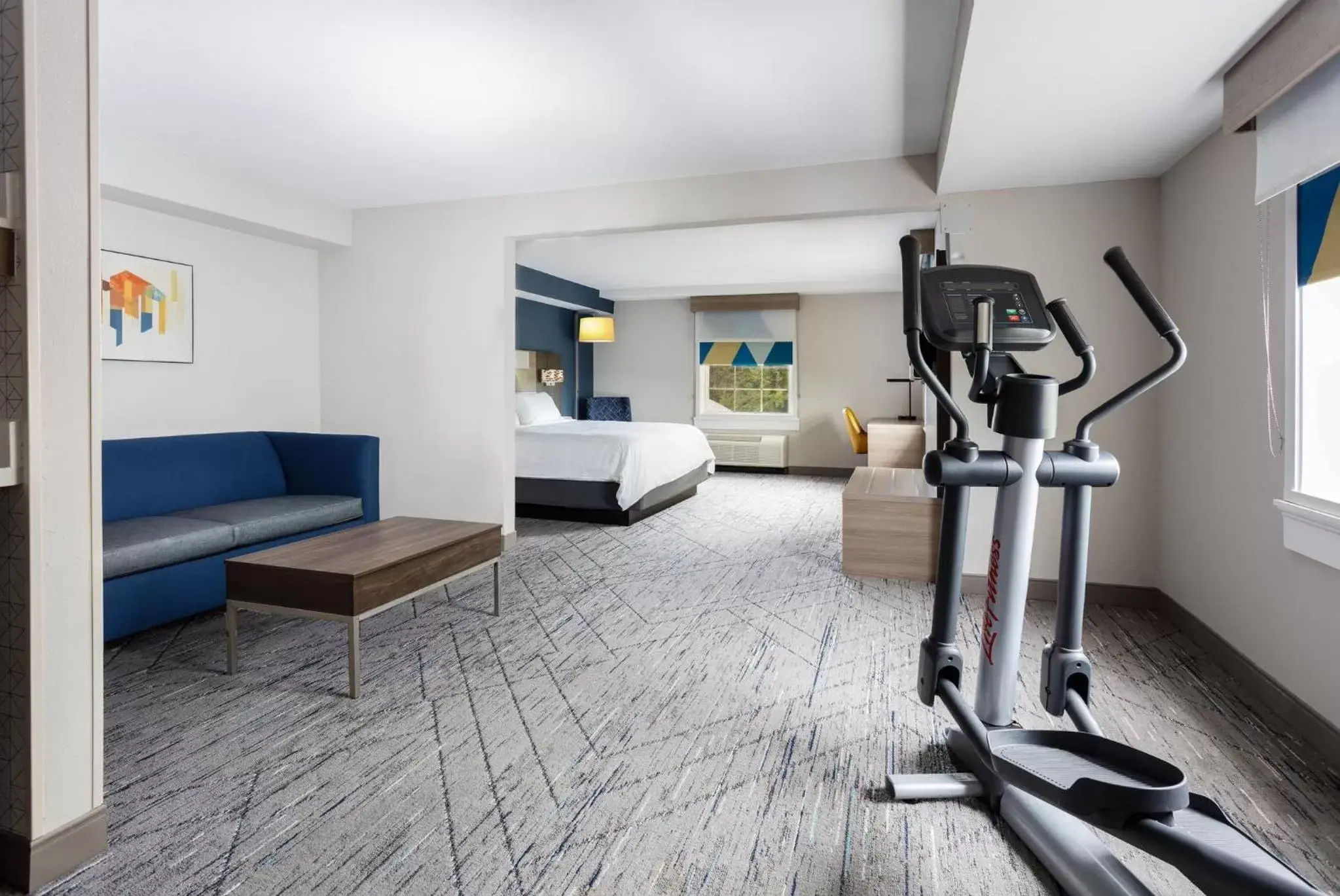 Photo of the whole room, Fitness Center/Facilities in Holiday Inn Express & Suites Williamsburg, an IHG Hotel