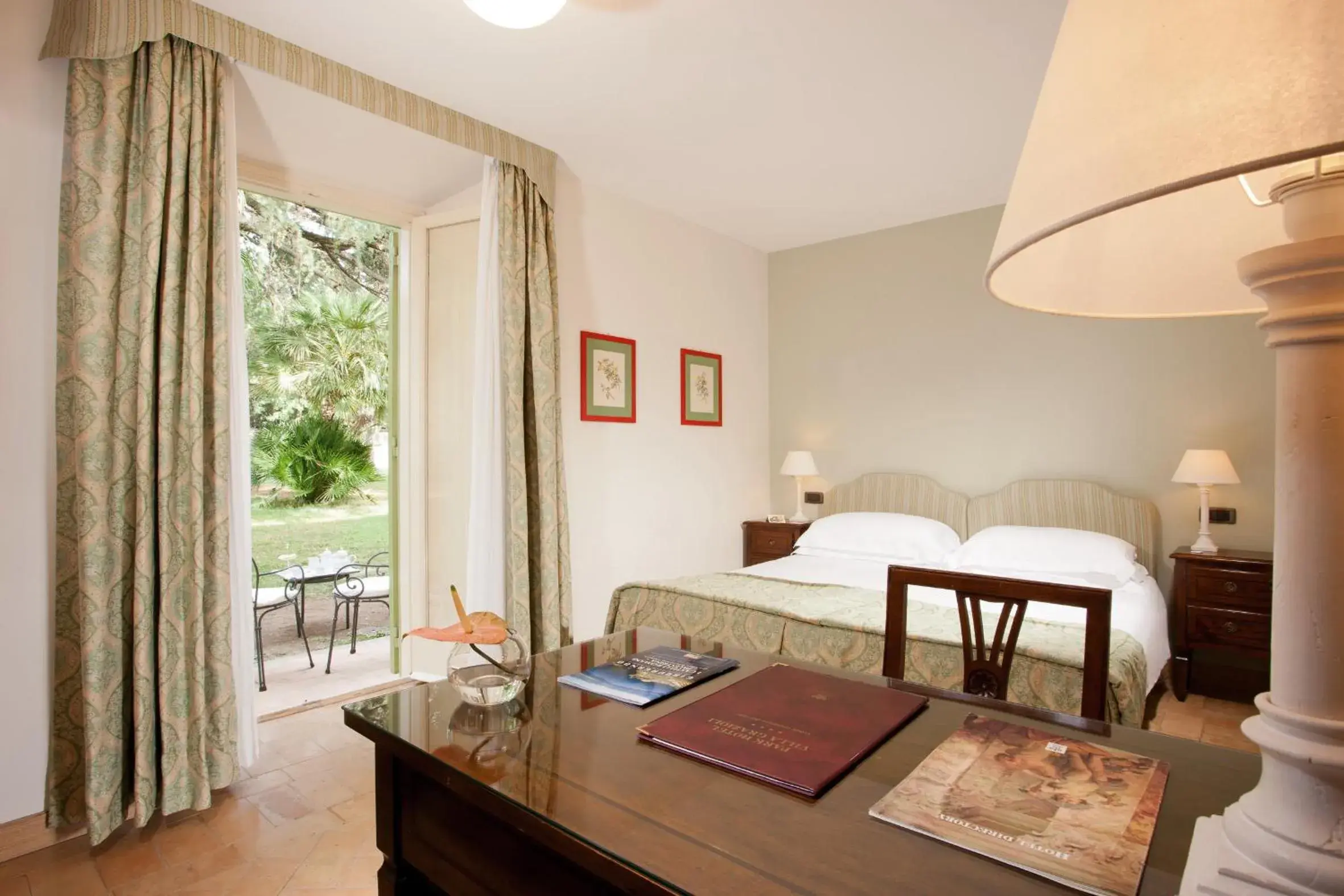 Garden, Bed in Park Hotel Villa Grazioli Garden, Bed in Park Hotel Villa Grazioli