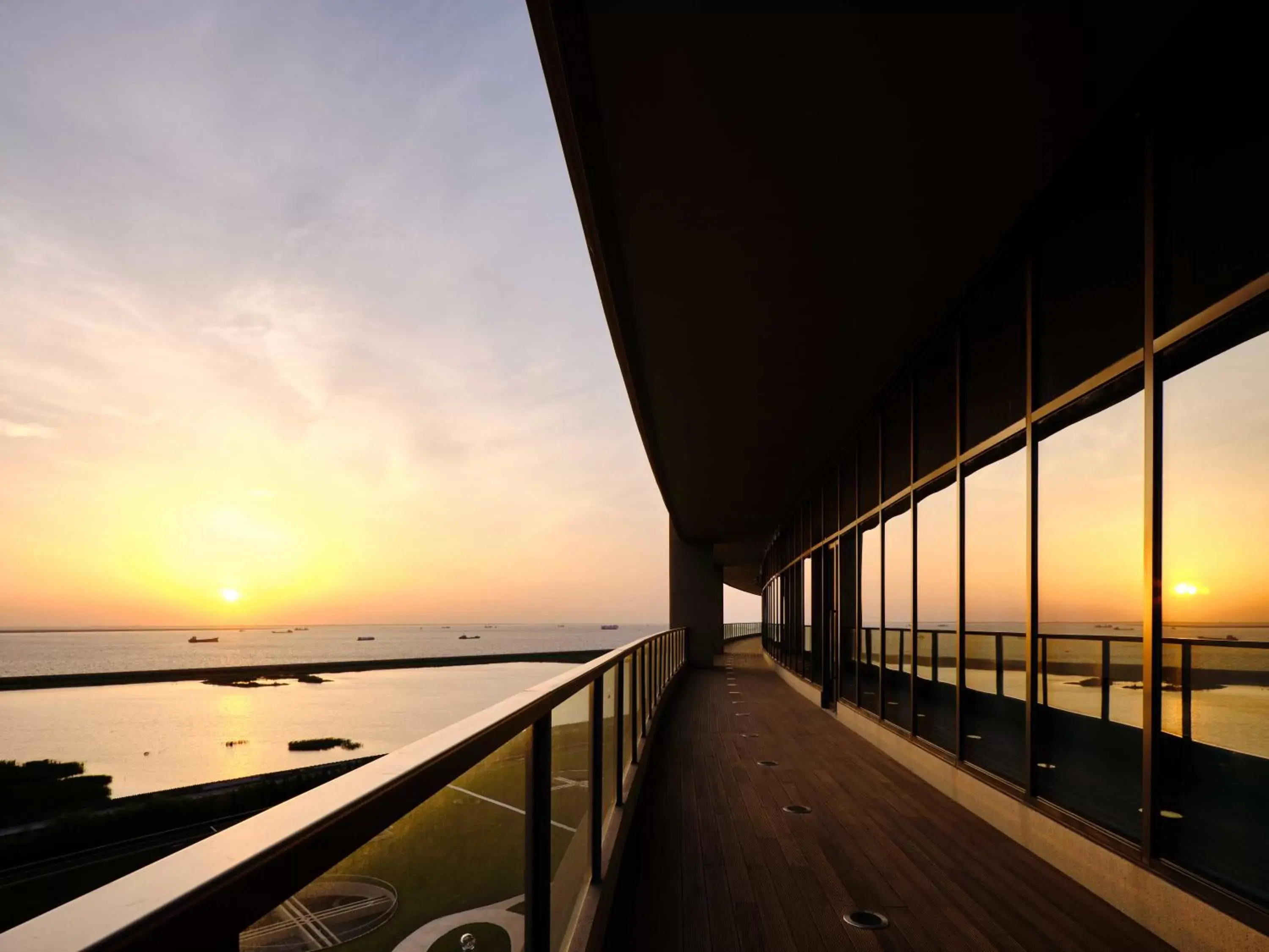 Sea view in Primus Hotel Shanghai Sanjiagang - Offer Pudong International Airport and Disney shuttle Sea view in Primus Hotel Shanghai Sanjiagang - Offer Pudong International Airport and Disney shuttle