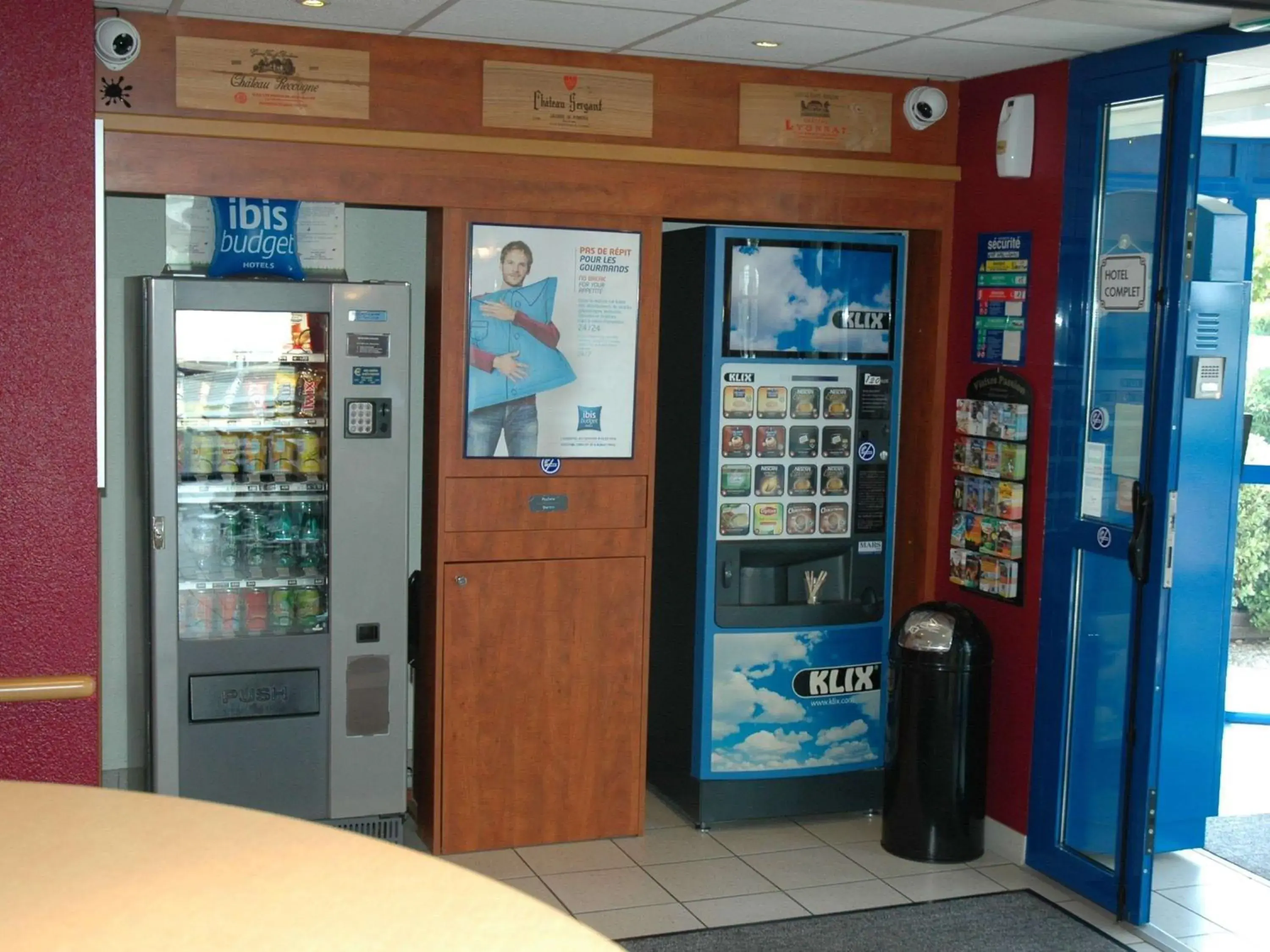 Lounge or bar, Supermarket/Shops in ibis budget Libourne