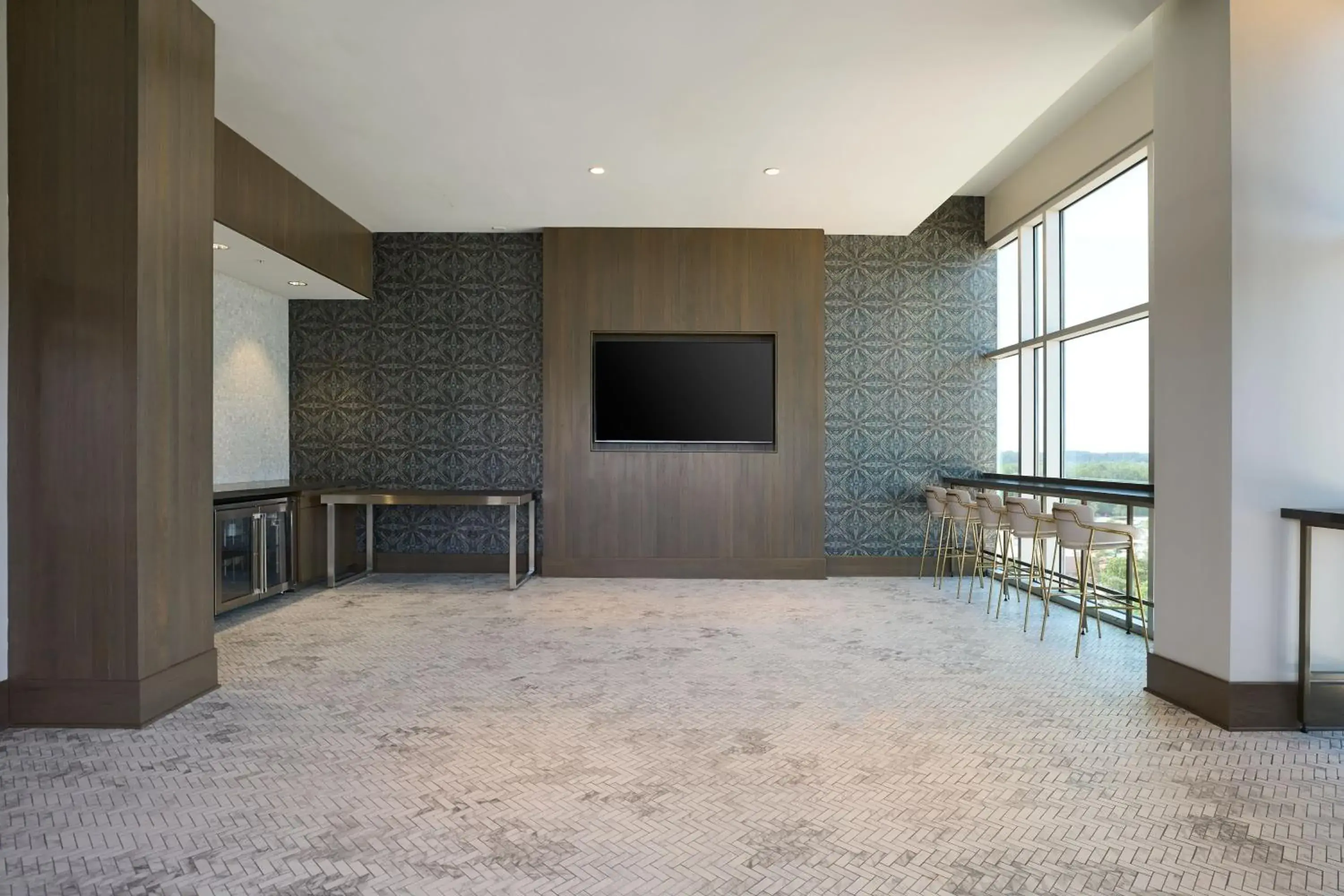 Lounge or bar, TV/Entertainment Center in The Westin Raleigh-Durham Airport