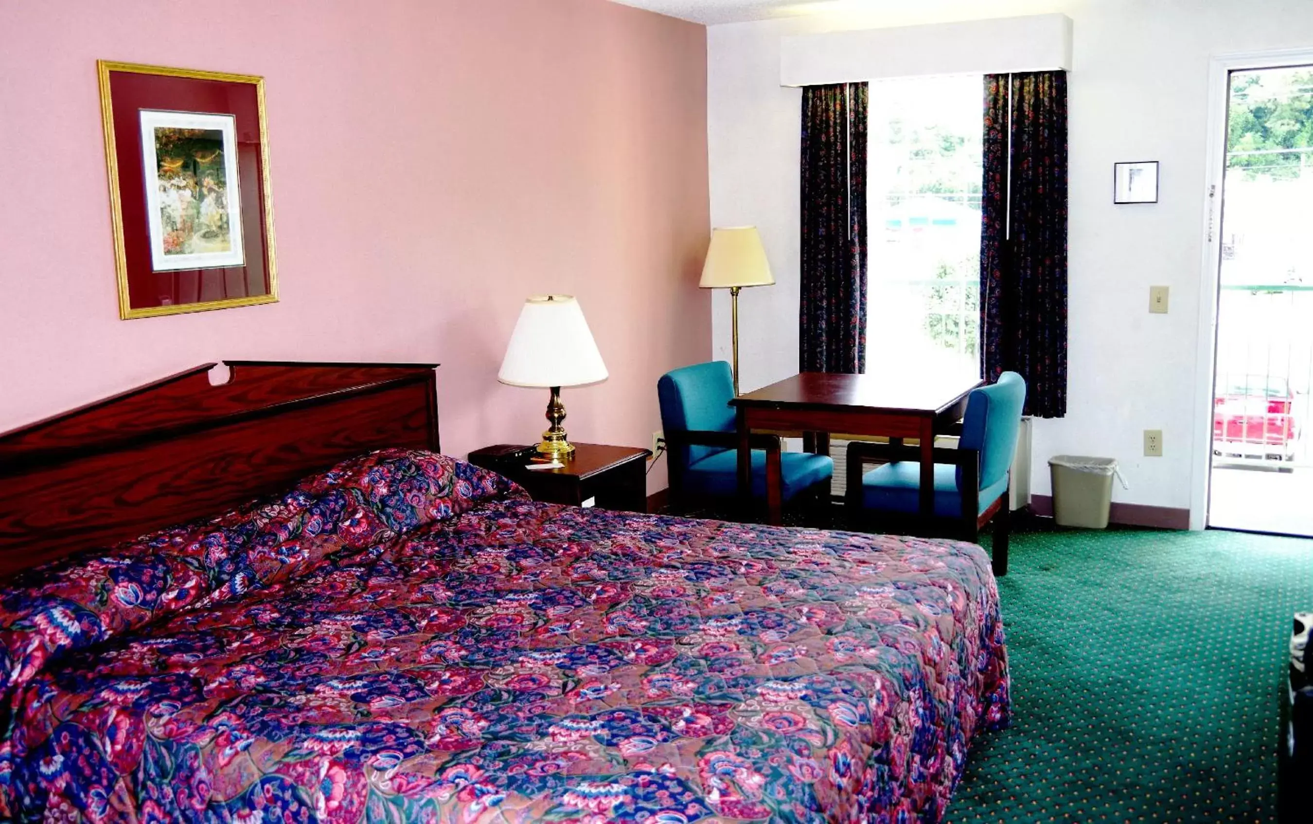 Bedroom, Room Photo in American Motel - Lenoir