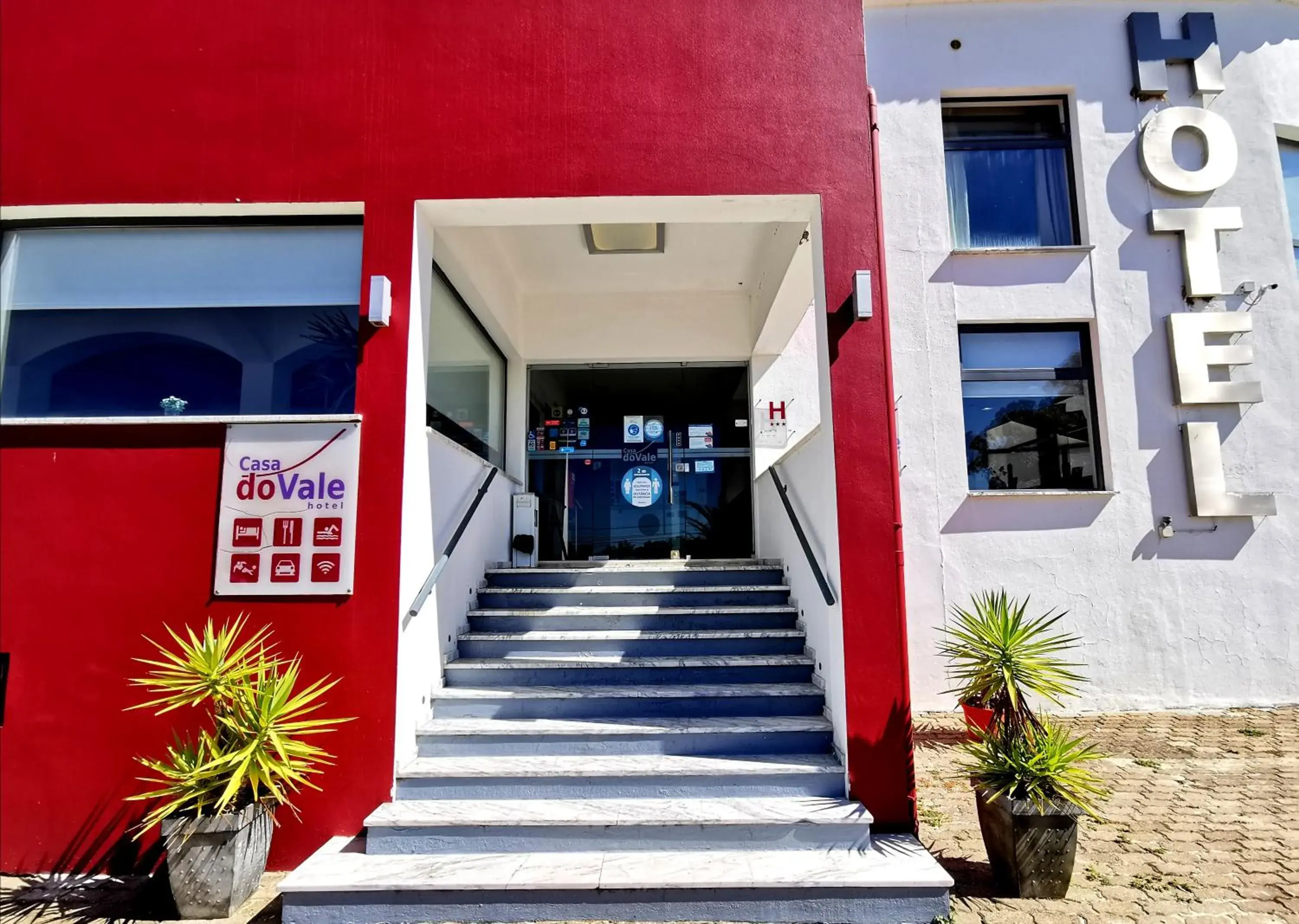 Facade/entrance in Casa Do Vale Hotel