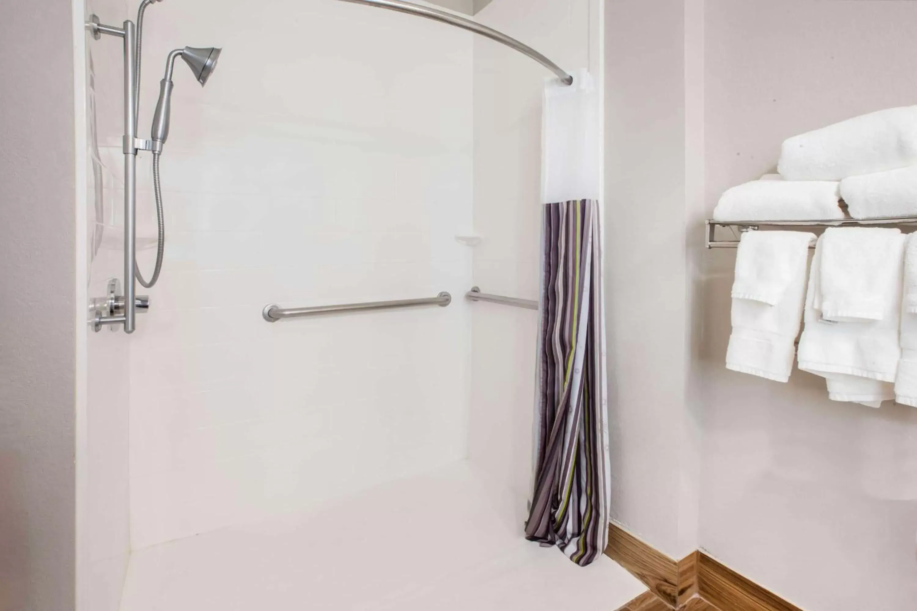 Shower, Bathroom in La Quinta Inn and Suites by Wyndham Elkhart