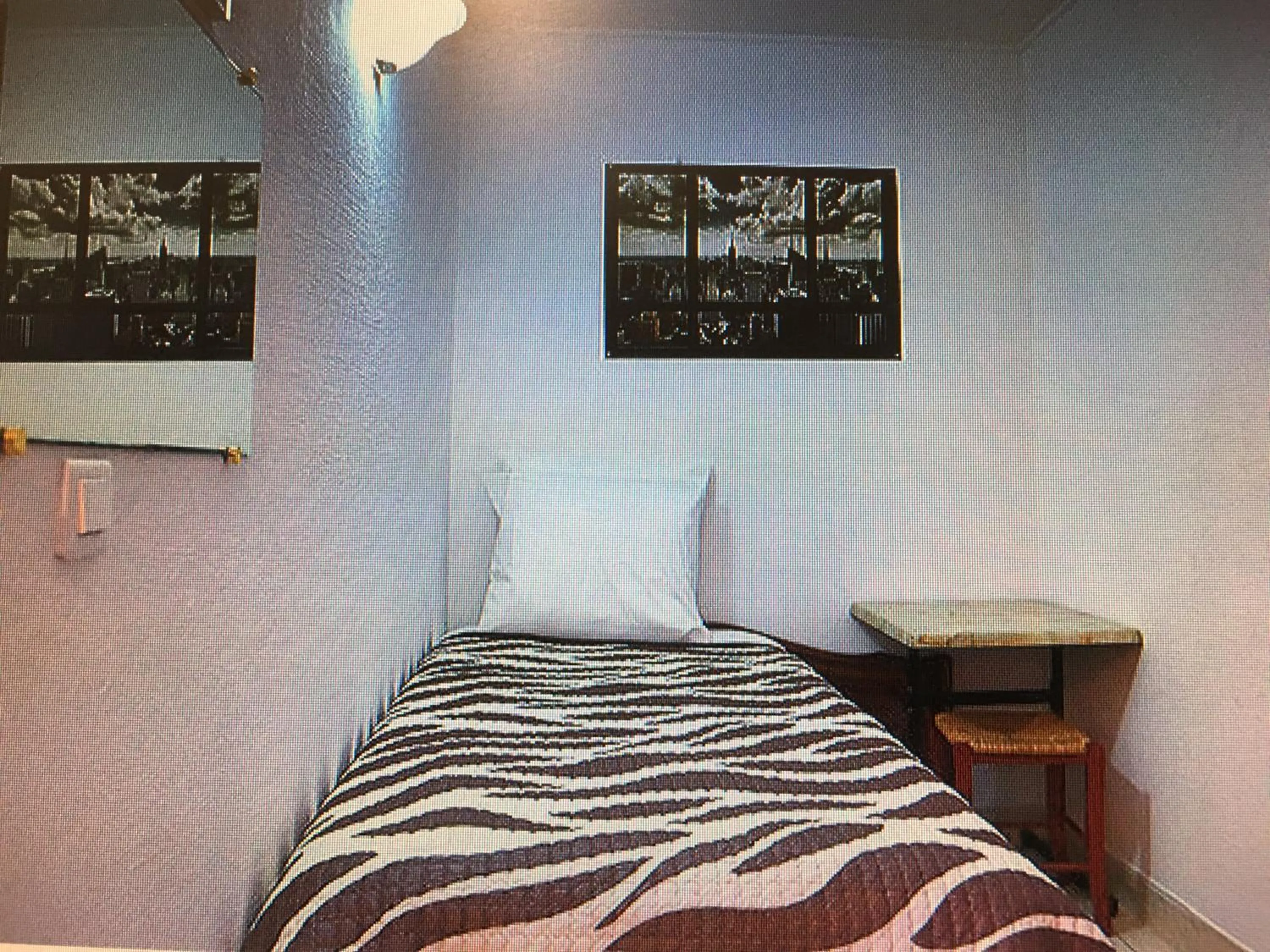 Bed in Hotel Paris Star