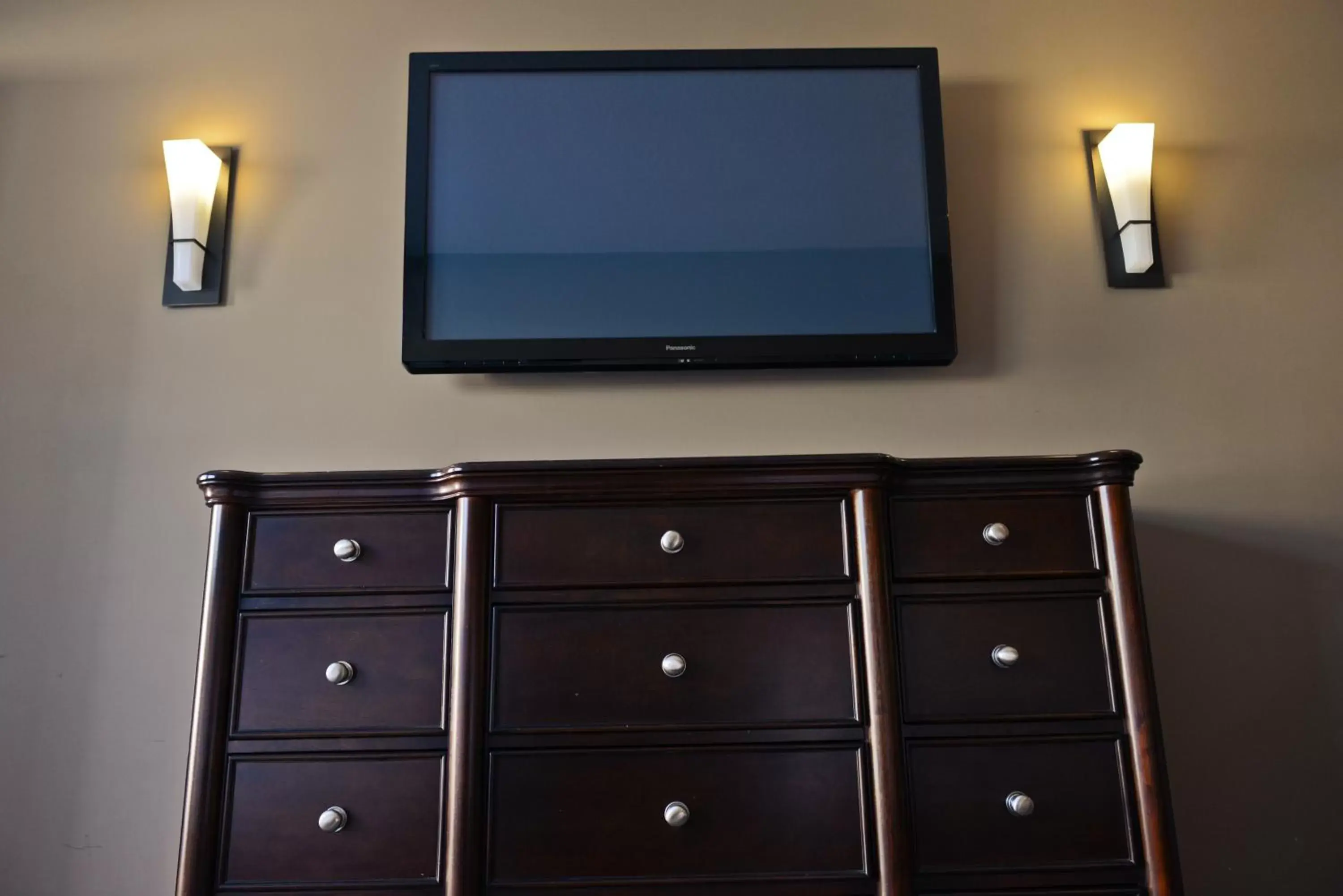 TV/Entertainment Center in 121 Steakhouse & Motel