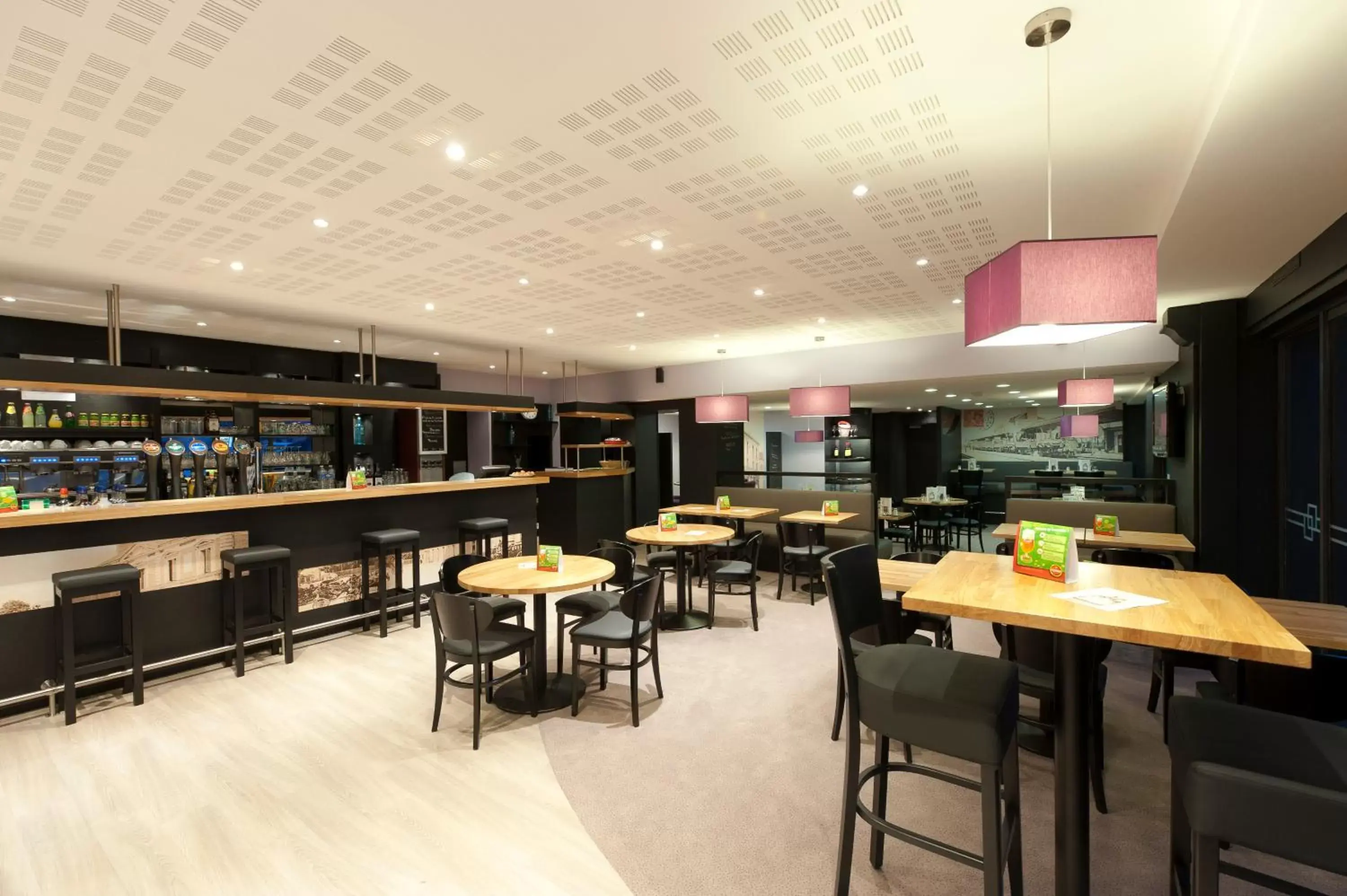 Restaurant/Places to Eat in ibis Styles Vannes Gare Centre