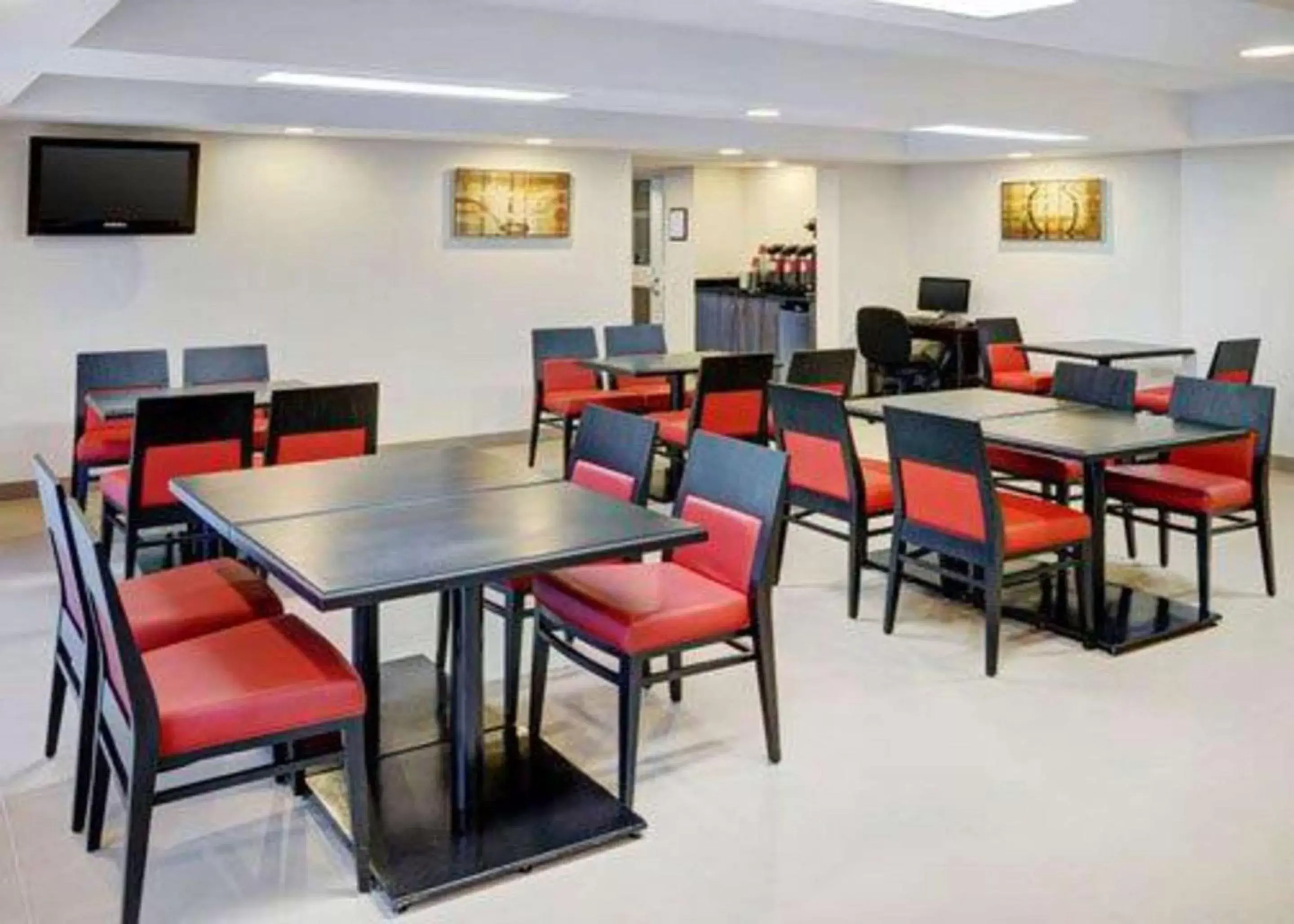 Restaurant/Places to Eat in Comfort Inn Barrie