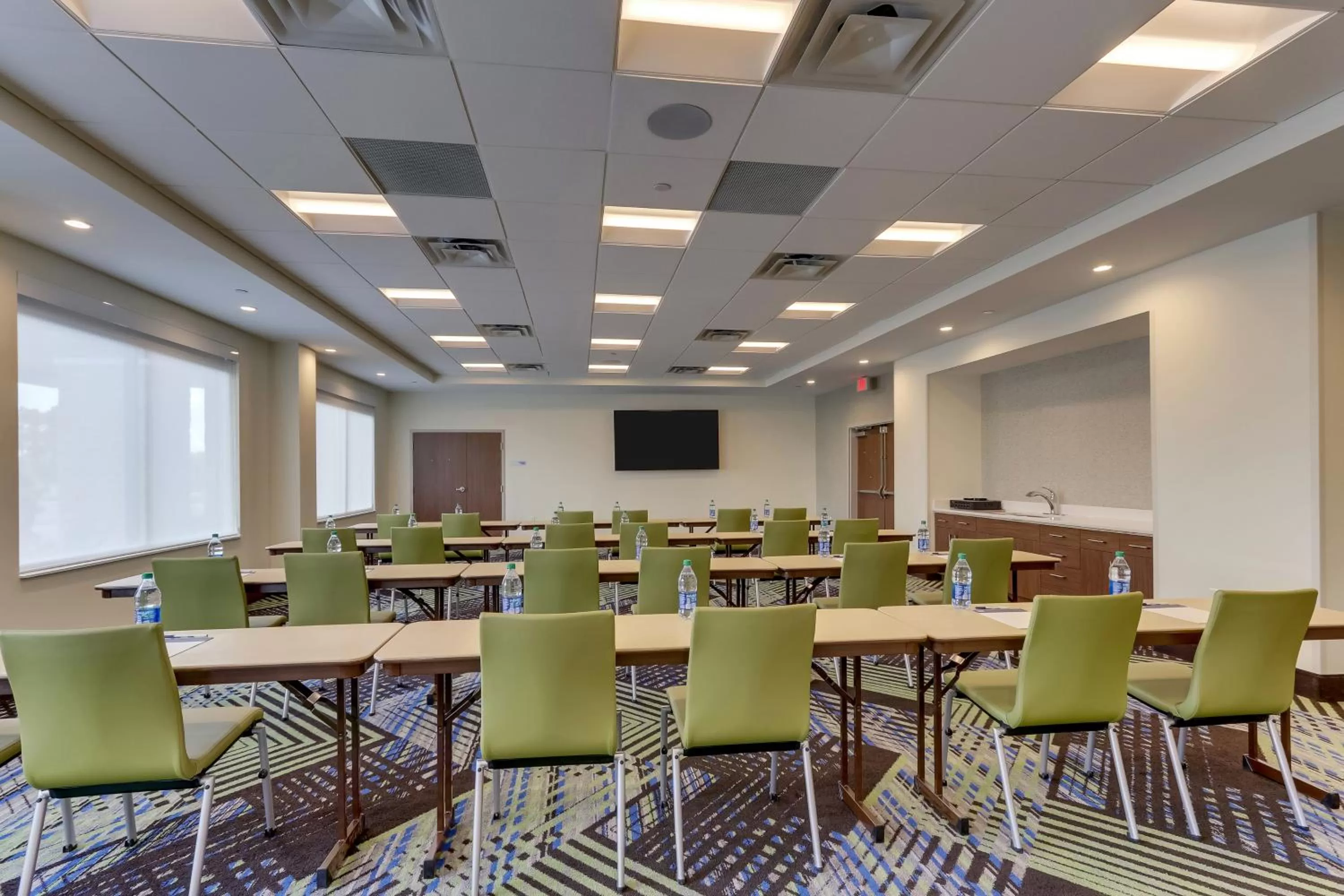 Meeting/conference room in Holiday Inn Express - Wilmington - Porters Neck by IHG