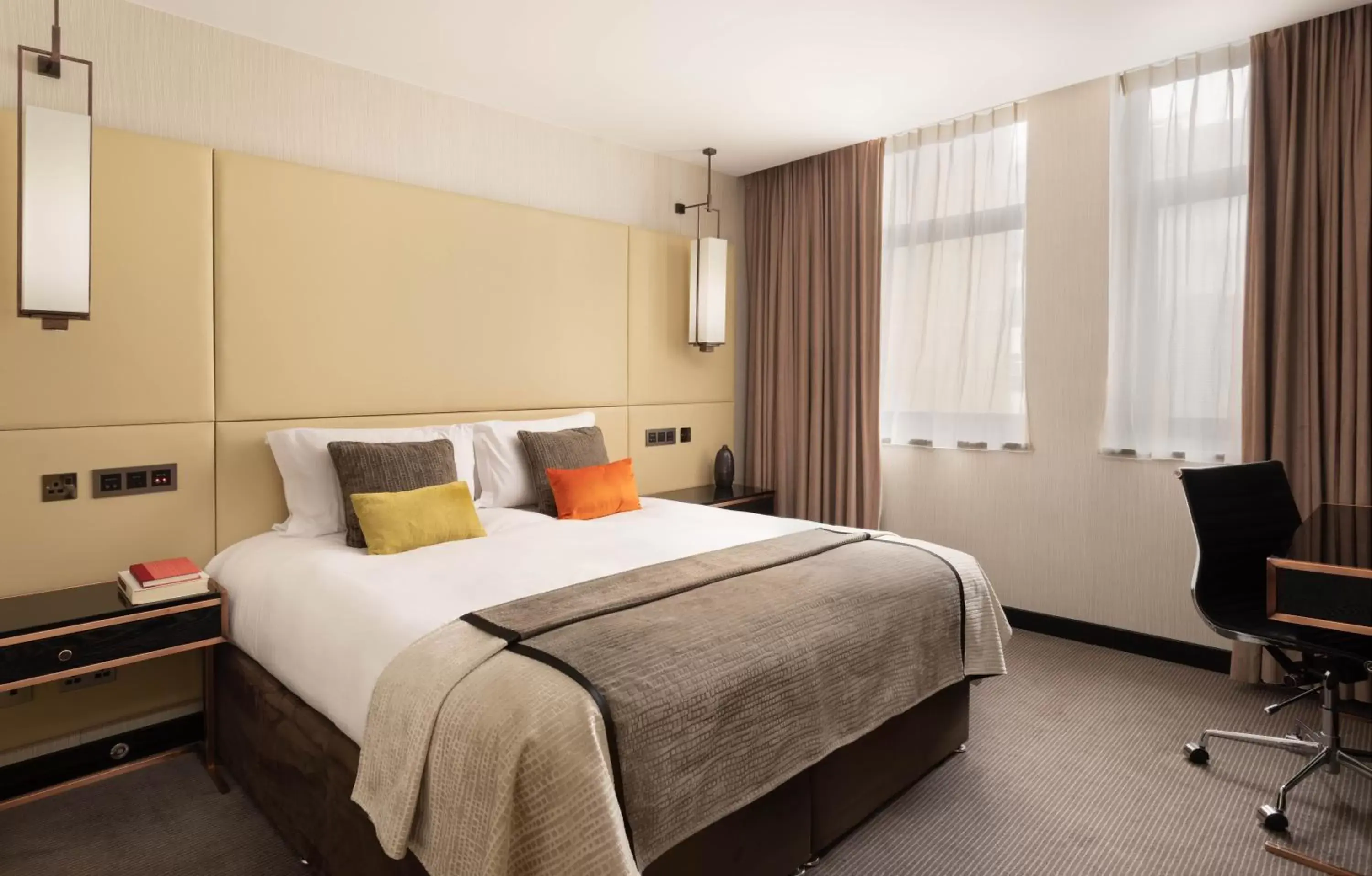 Bed in Montcalm Royal London House-City of London