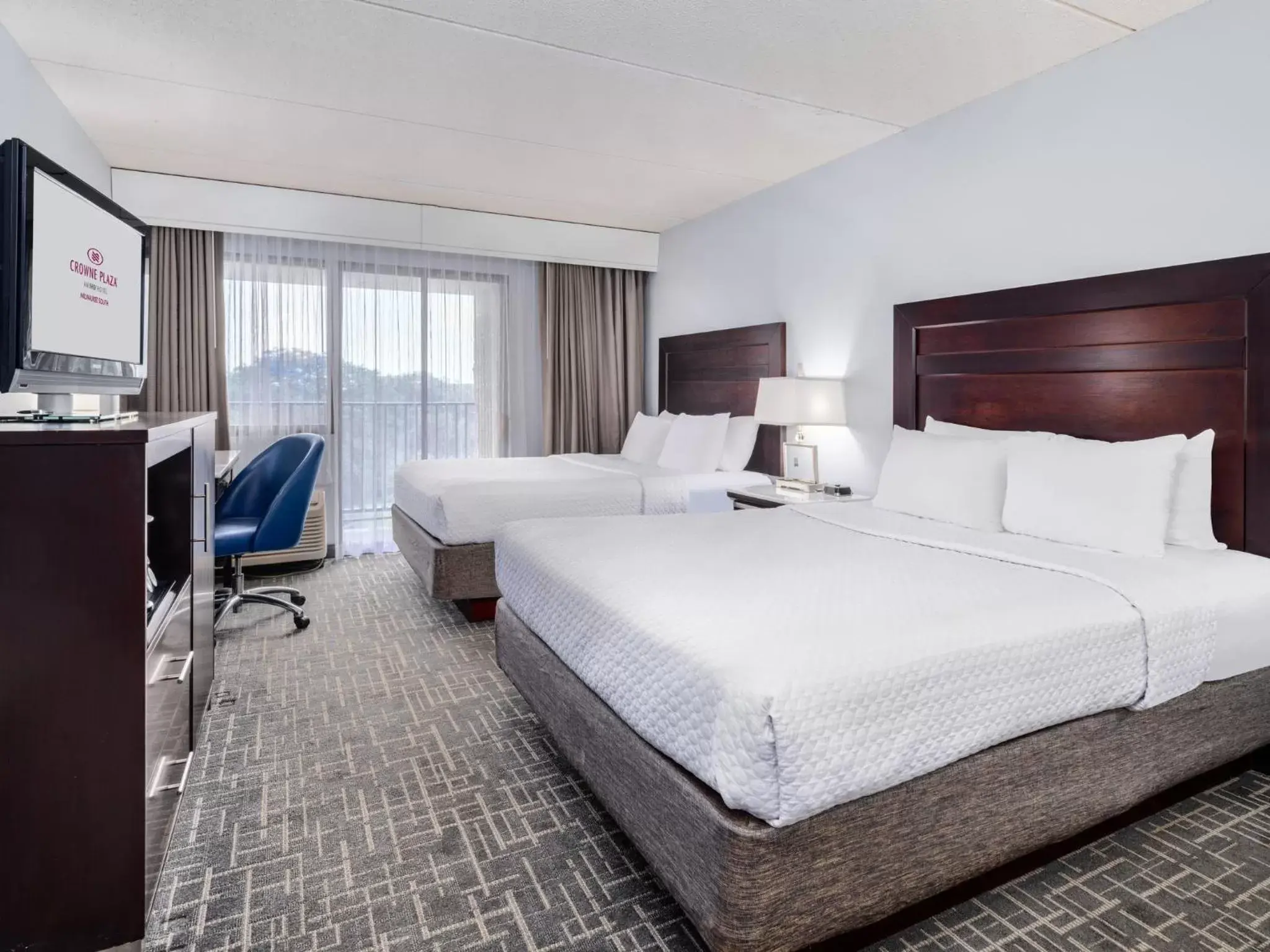 Photo of the whole room, Bed in Crowne Plaza Milwaukee South, an IHG Hotel