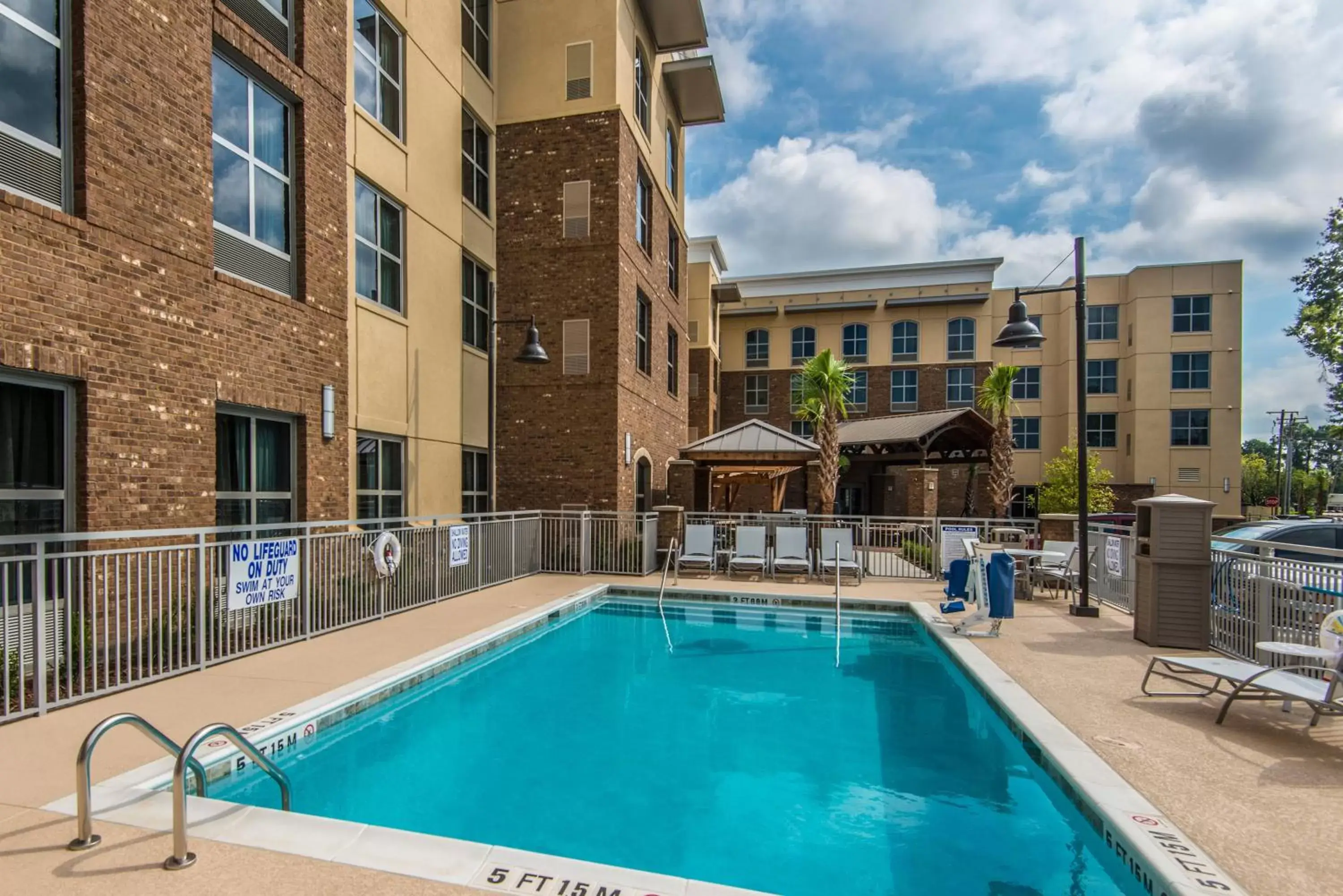 Swimming pool in Staybridge Suites Charleston - Mount Pleasant by IHG Swimming pool in Staybridge Suites Charleston - Mount Pleasant by IHG