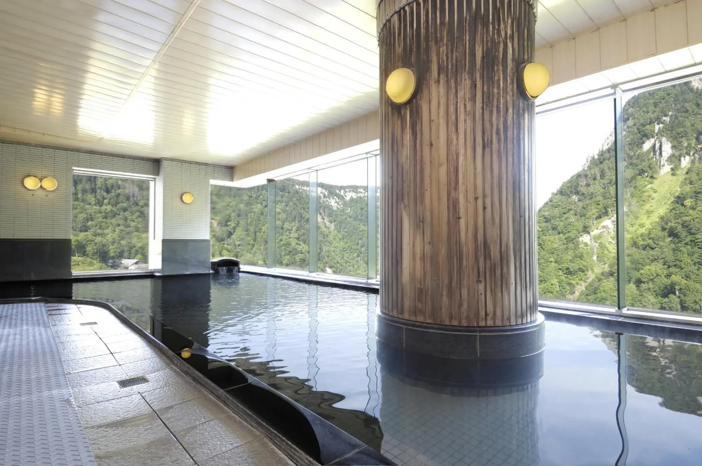 Swimming Pool in Hotel Taisetsu