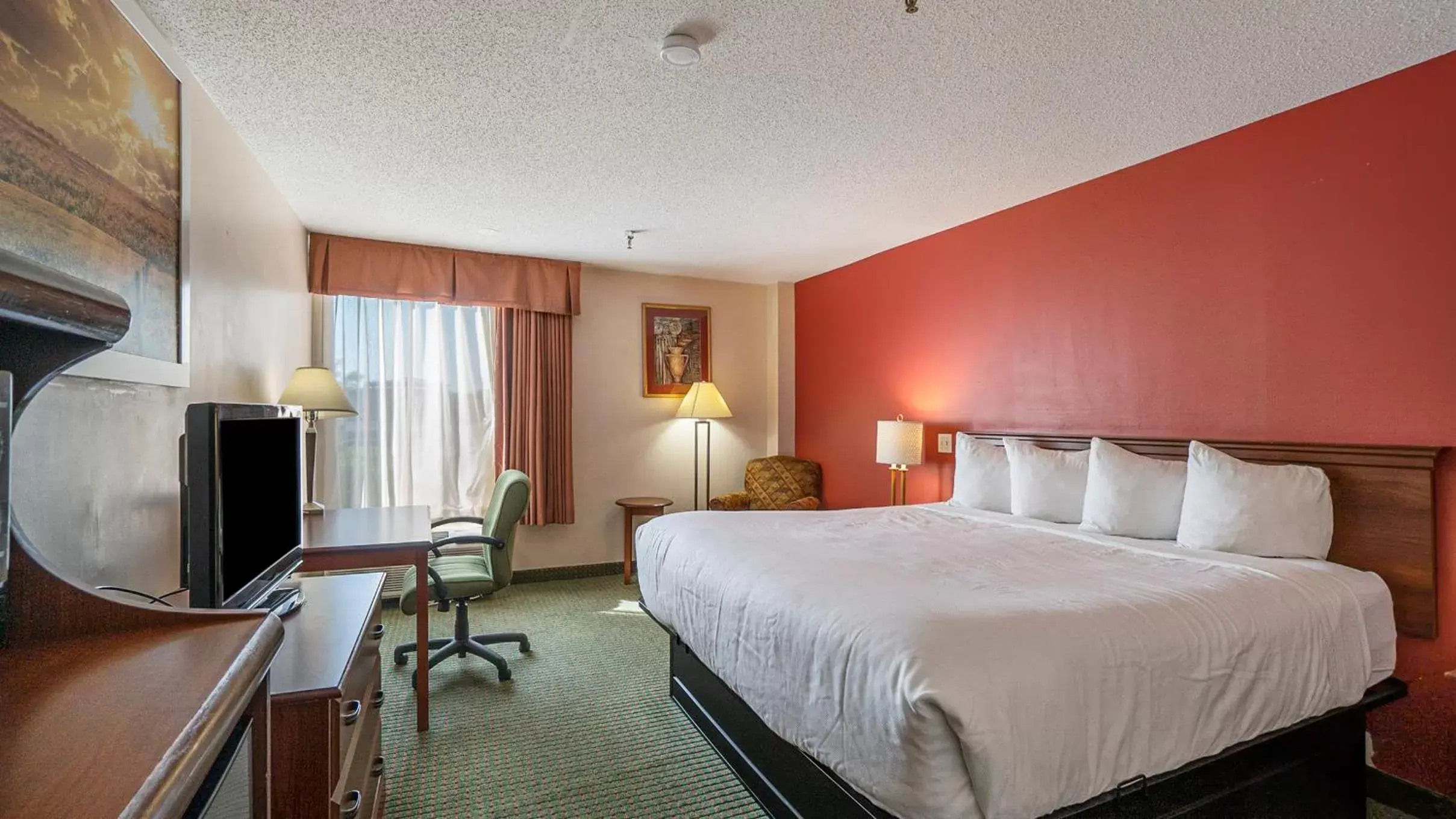 Bedroom, Bed in Days Inn & Suites by Wyndham Mt Pleasant