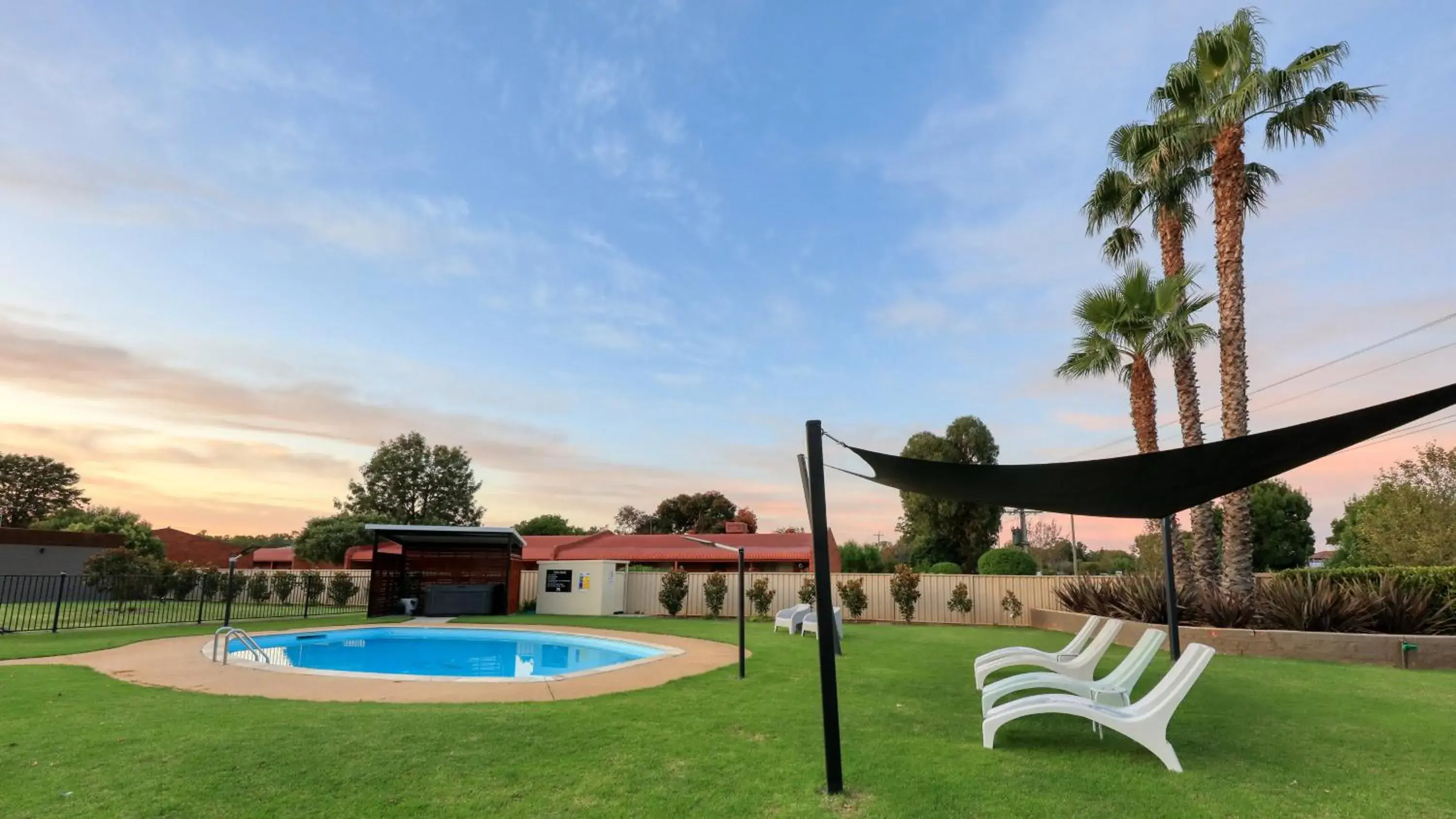 Swimming Pool in Motel Meneres