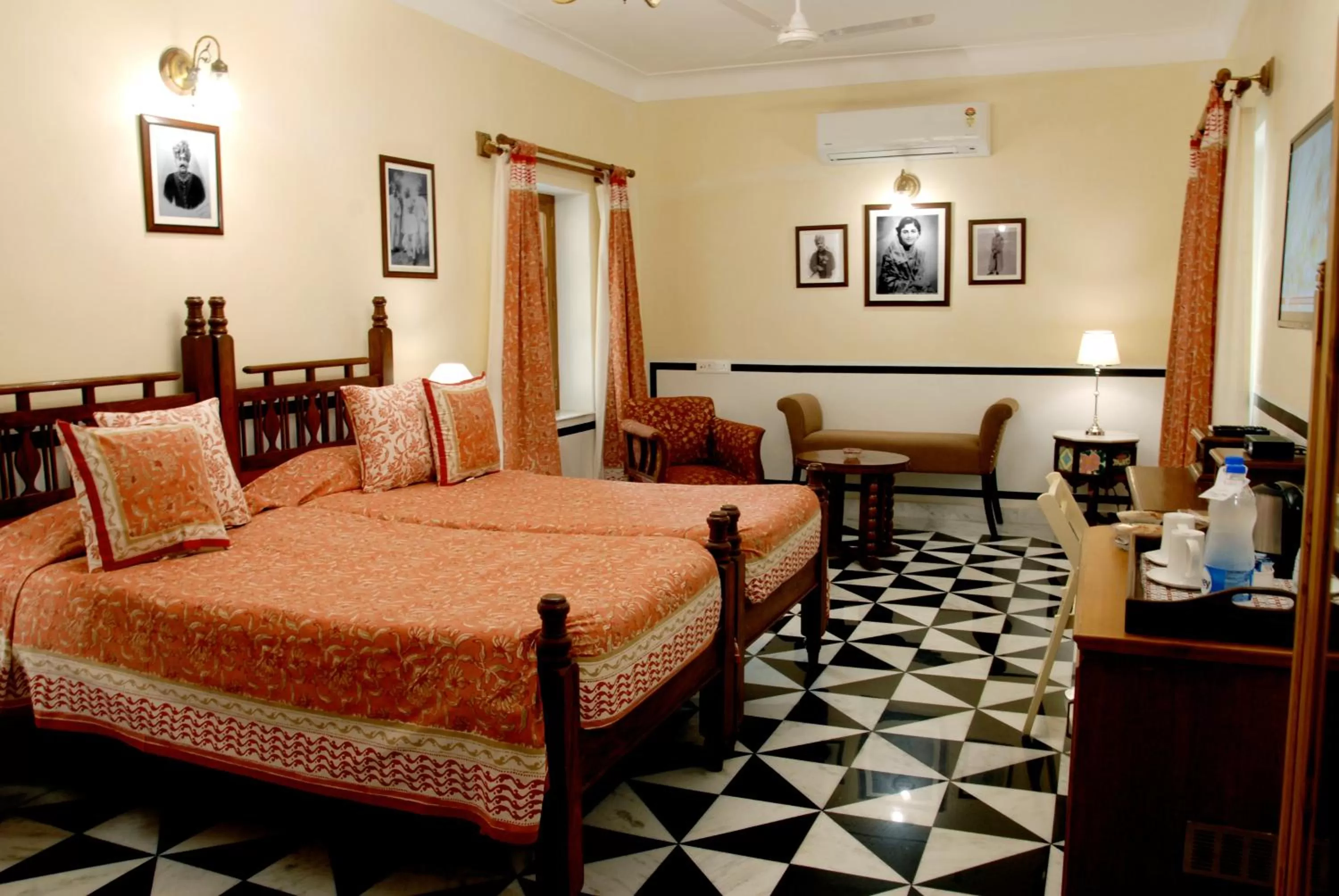 Decorative detail, Bed in Ratan Vilas, Jodhpur