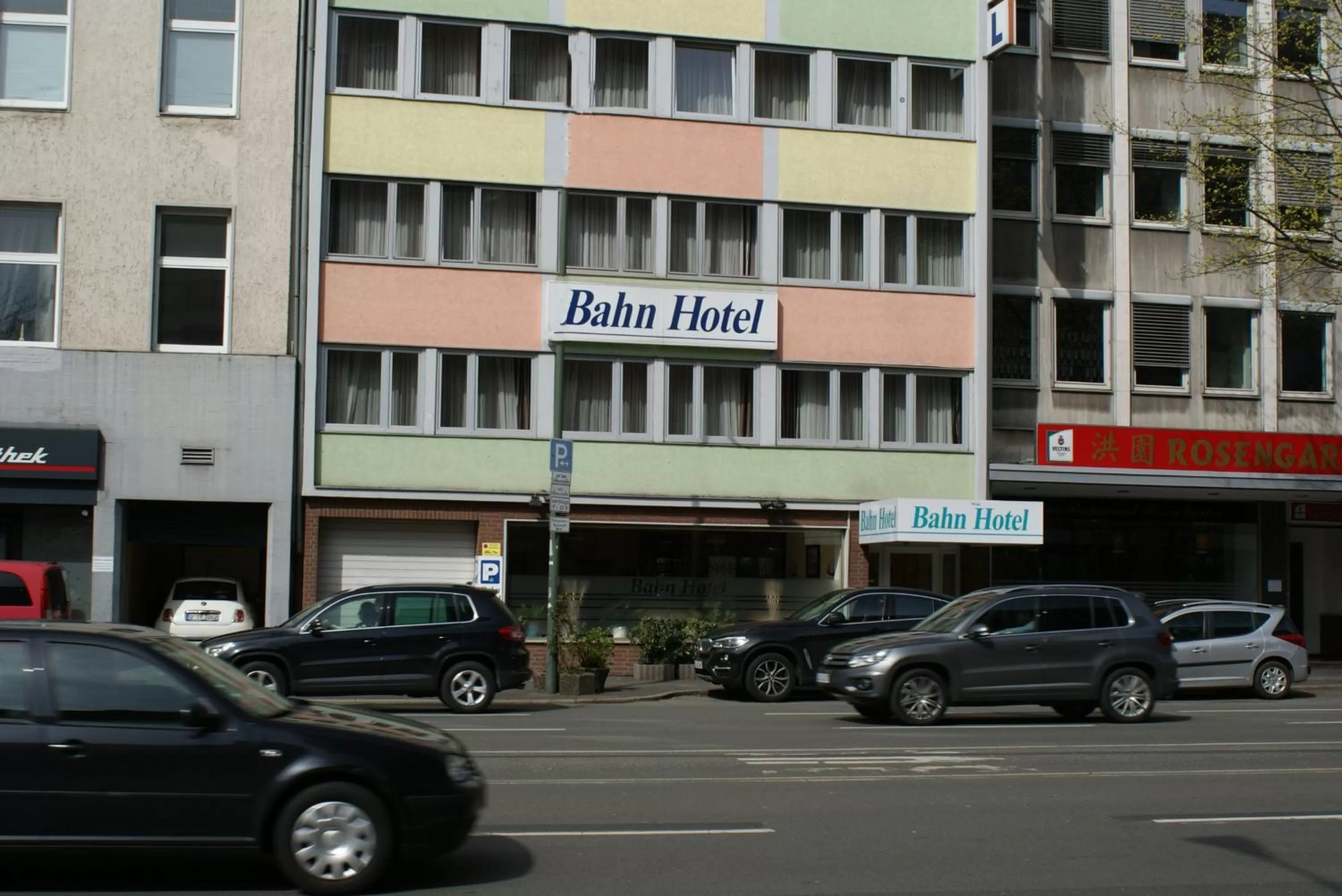 Facade/entrance in Bahn-Hotel