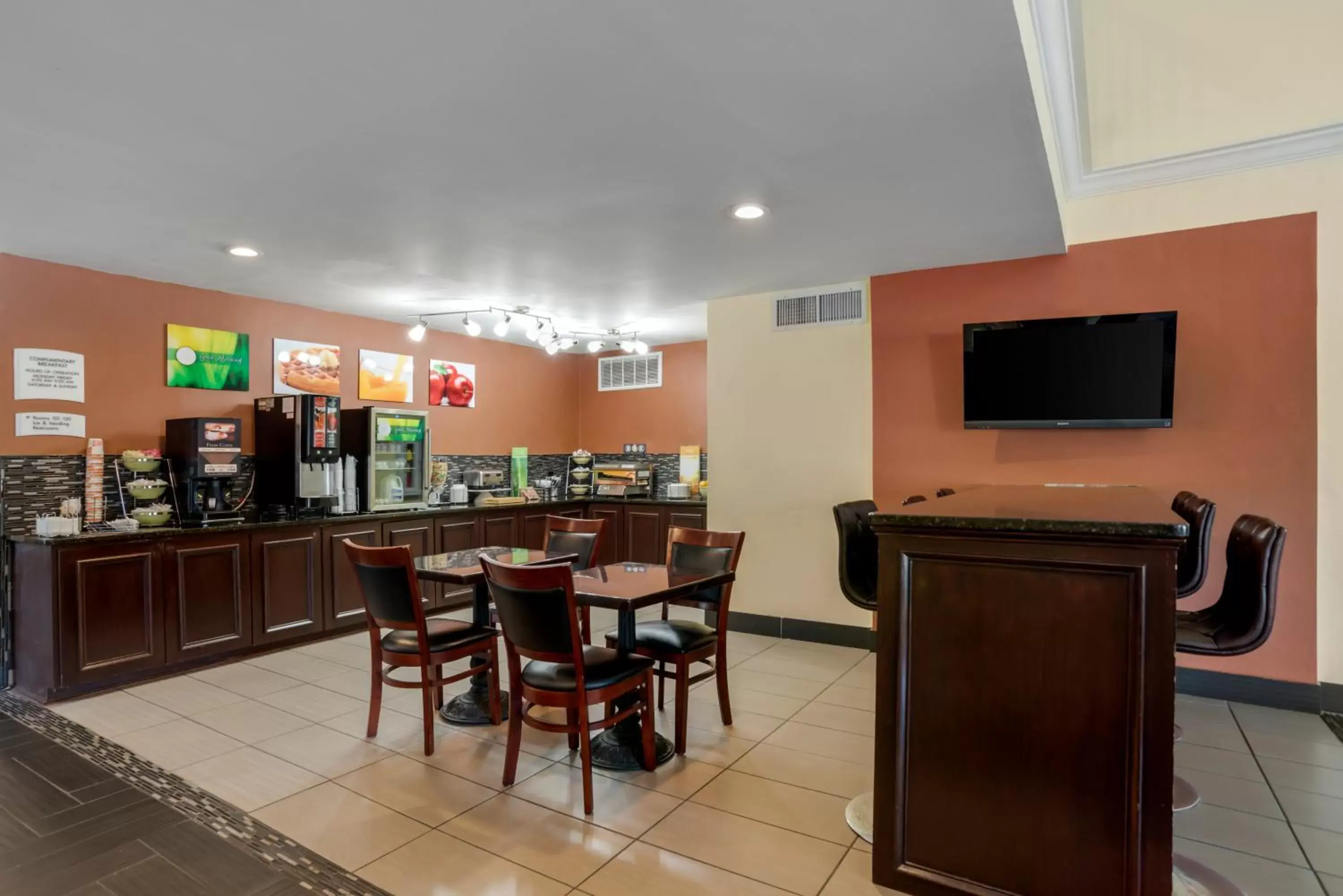 Restaurant/Places to Eat in Quality Inn Phenix City Columbus