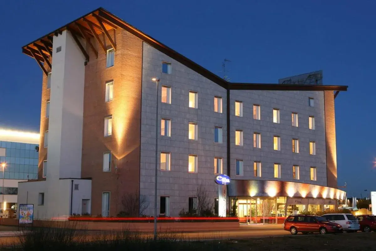 Facade/entrance, Property Building in Euro Hotel