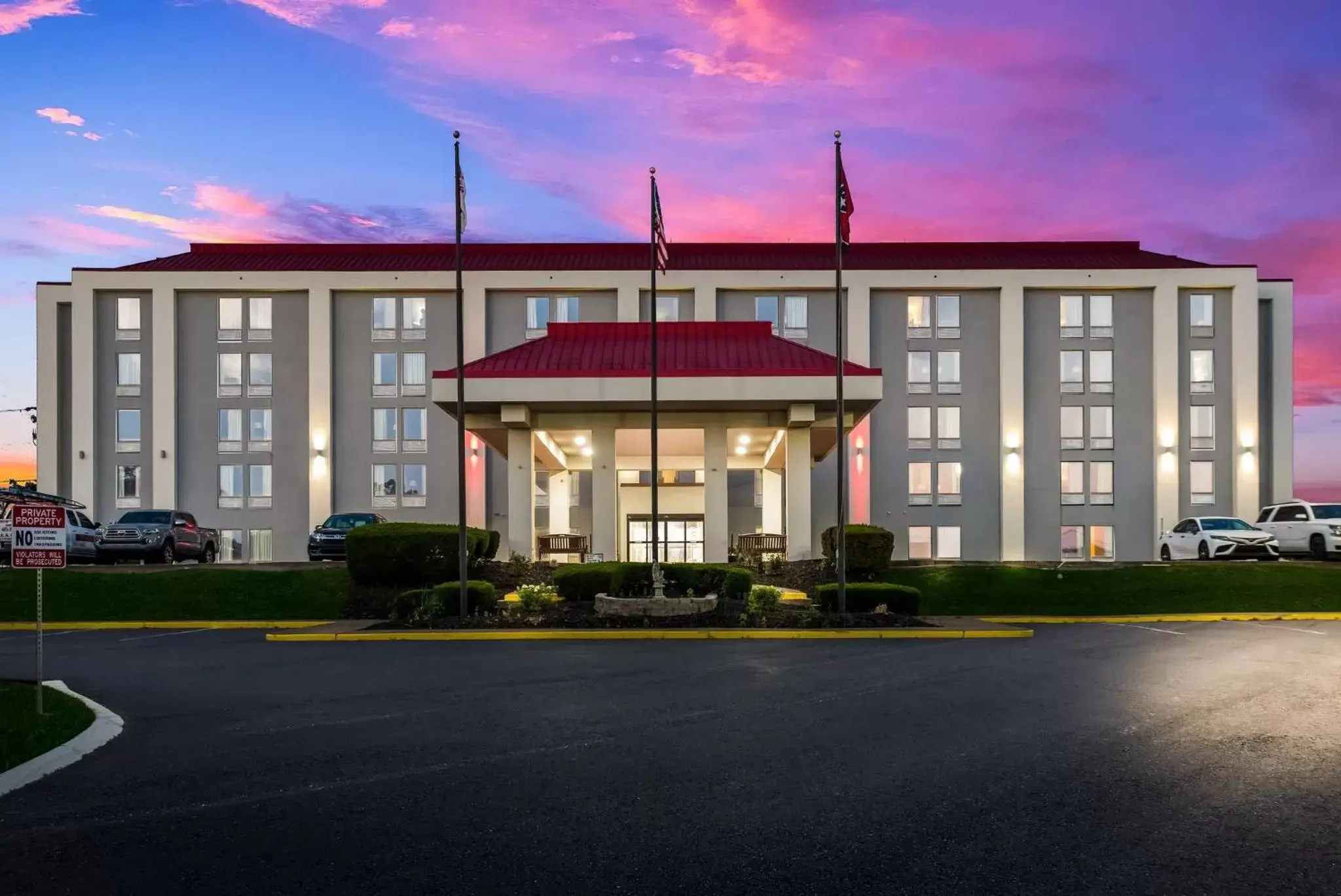 Property Building in Red Roof Inn Nashville - Music City