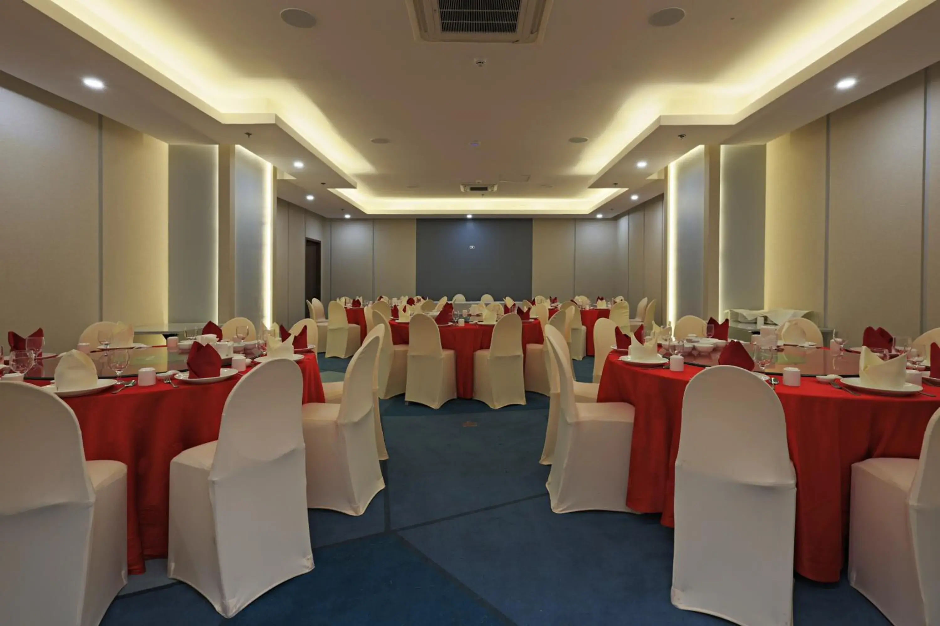 Restaurant/places to eat, Banquet Facilities in Best Western Plus Metro Clark