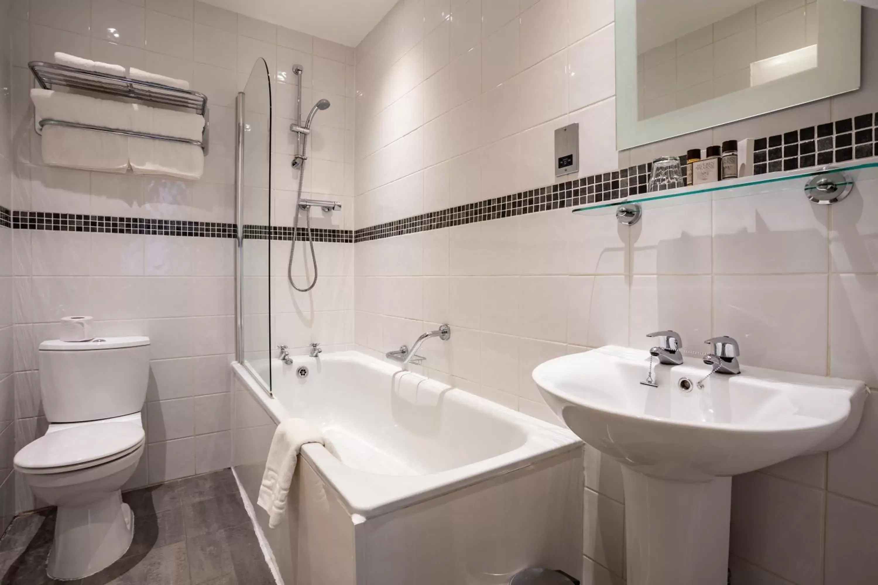 Bathroom in Royal Station Hotel- Part of the Cairn Collection