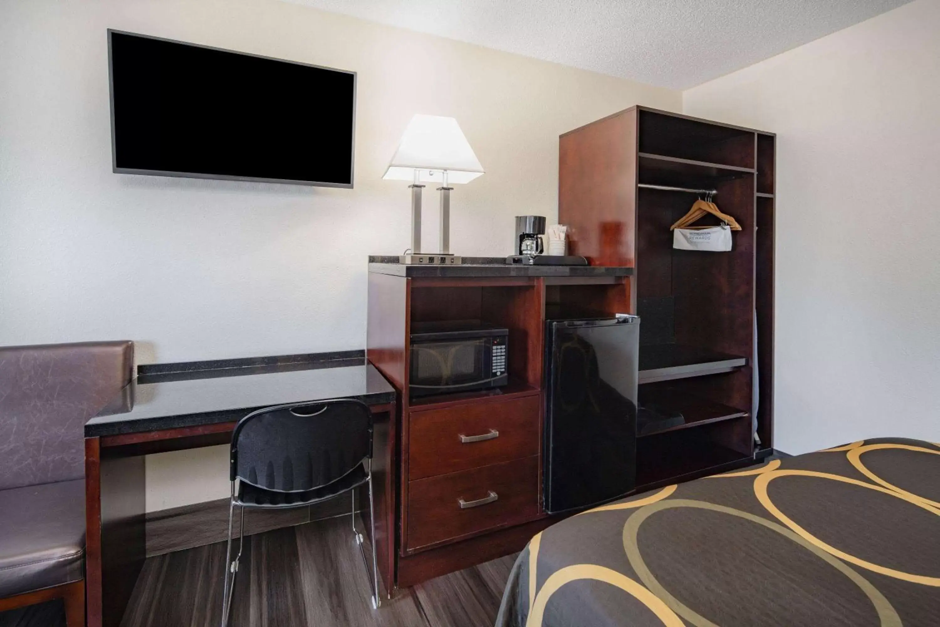 Photo of the whole room, TV/Entertainment Center in Super 8 by Wyndham San Diego Hotel Circle