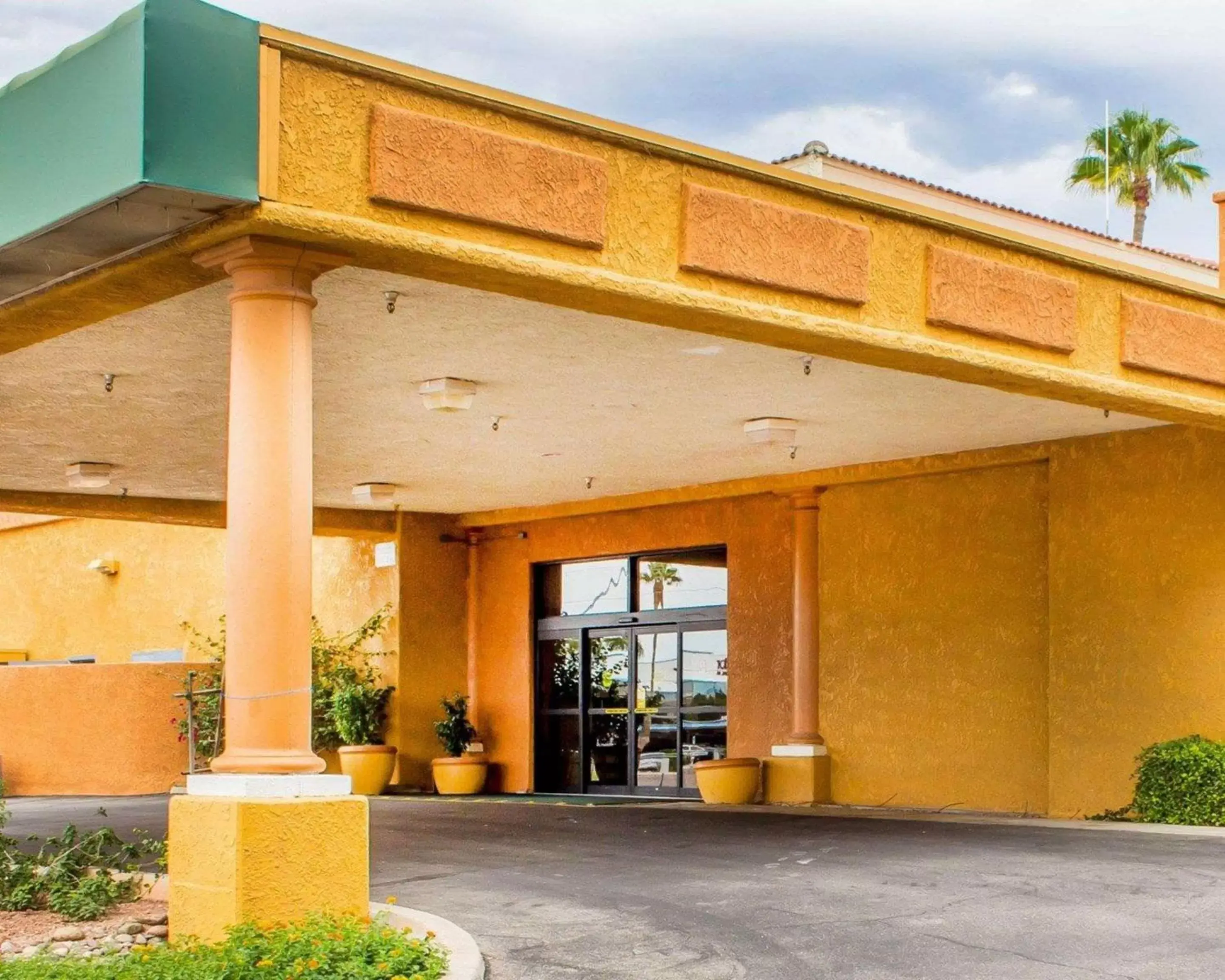 Property building in Quality Inn - Tucson Airport
