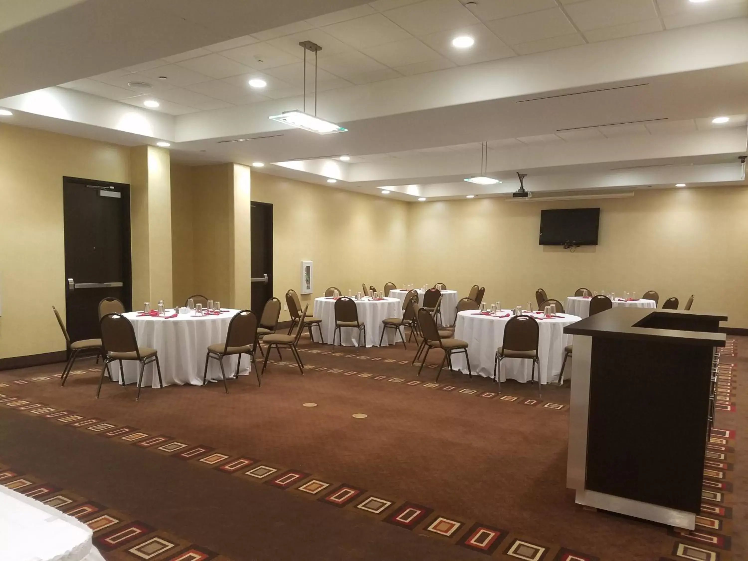 Meeting/conference room, Restaurant/Places to Eat in Holiday Inn Temple - Belton, an IHG Hotel