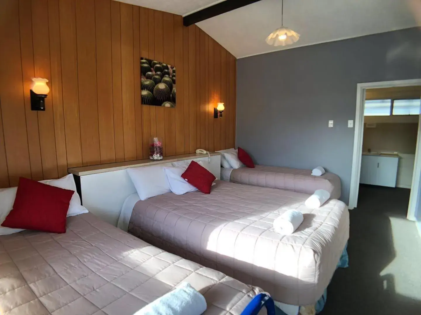 Bed in Tui Lodge Motel