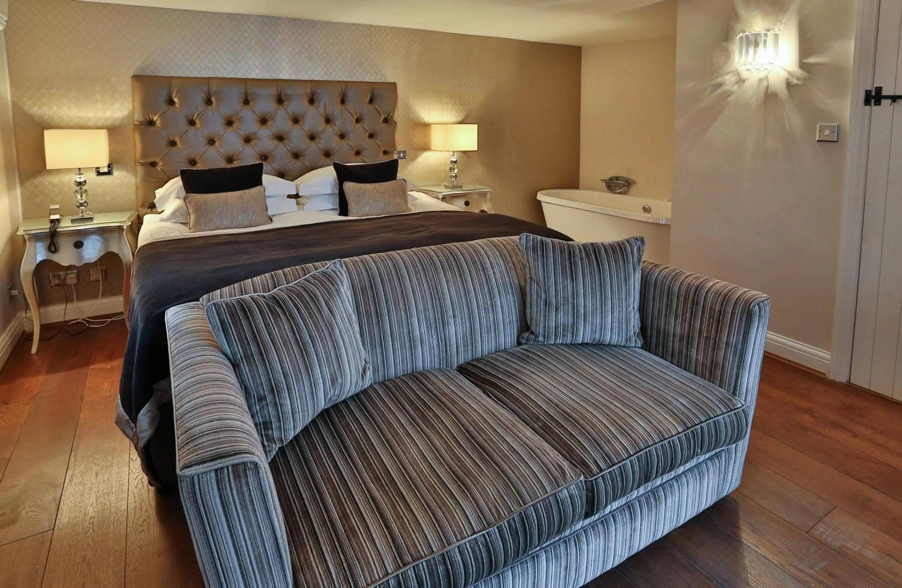 Photo of the whole room, Bed in The Inn On The Green