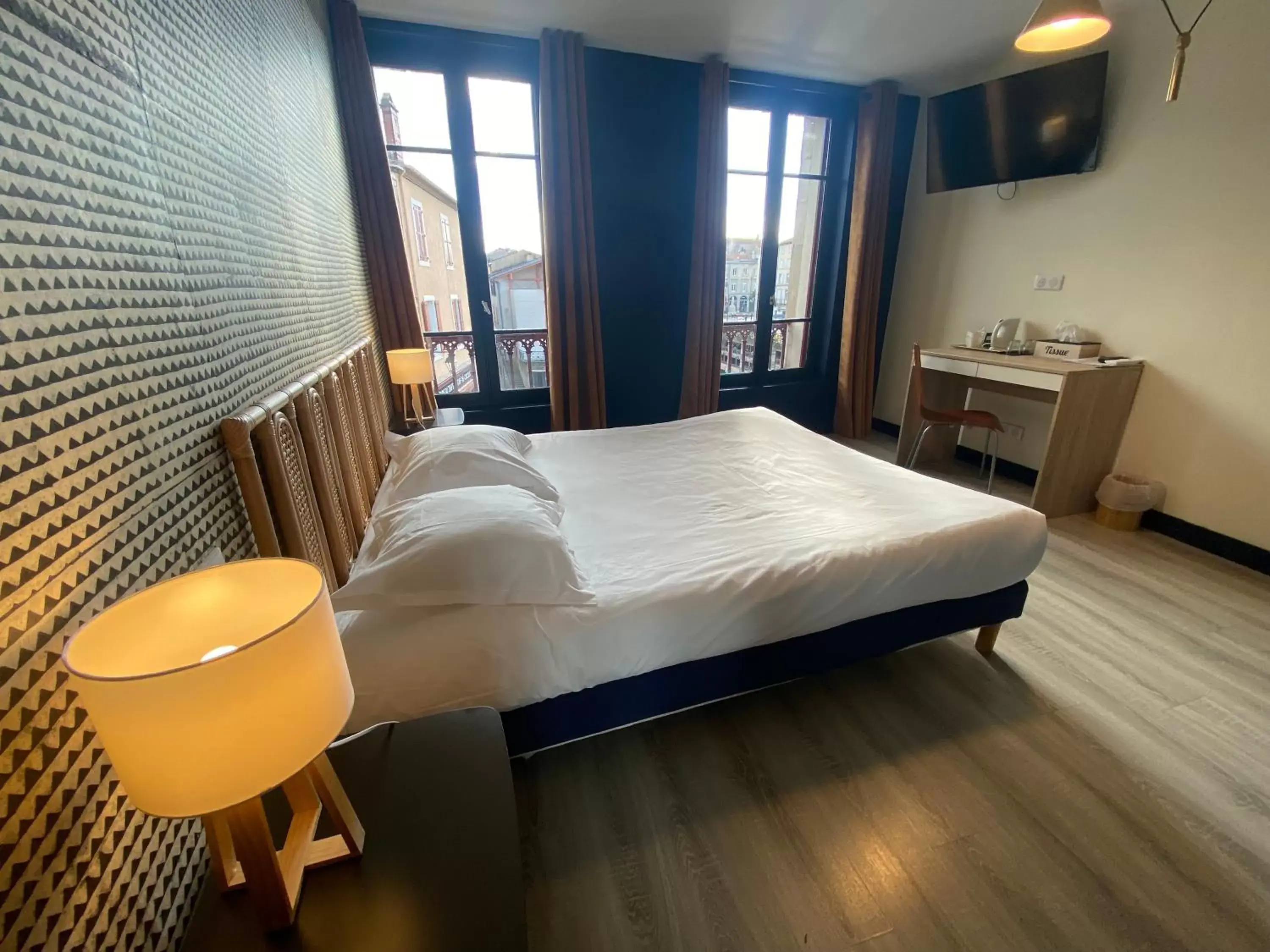 Bedroom, Bed in Le Miredames Hôtel-Bar