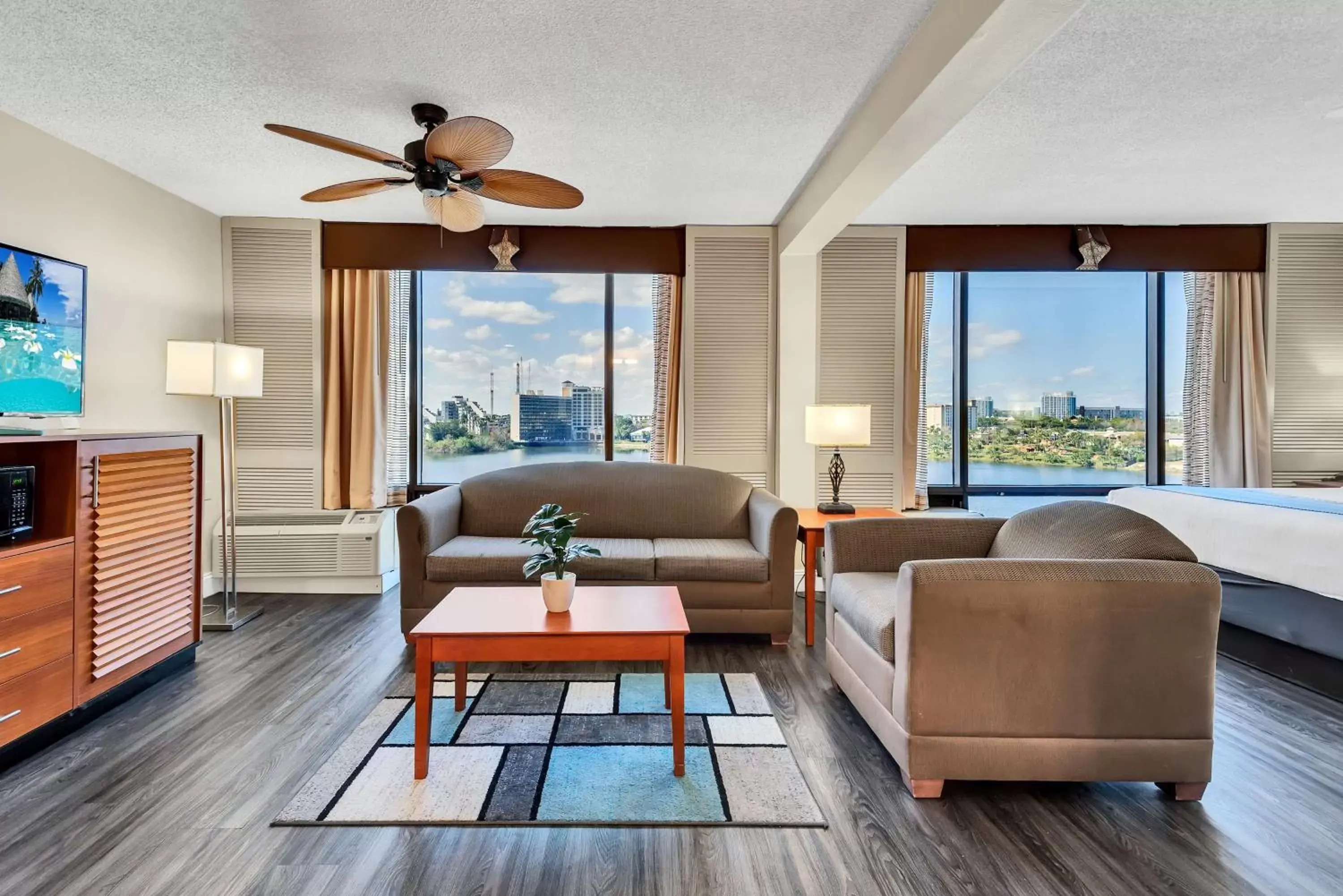 Photo of the whole room in Best Western Orlando Gateway Hotel Photo of the whole room in Best Western Orlando Gateway Hotel