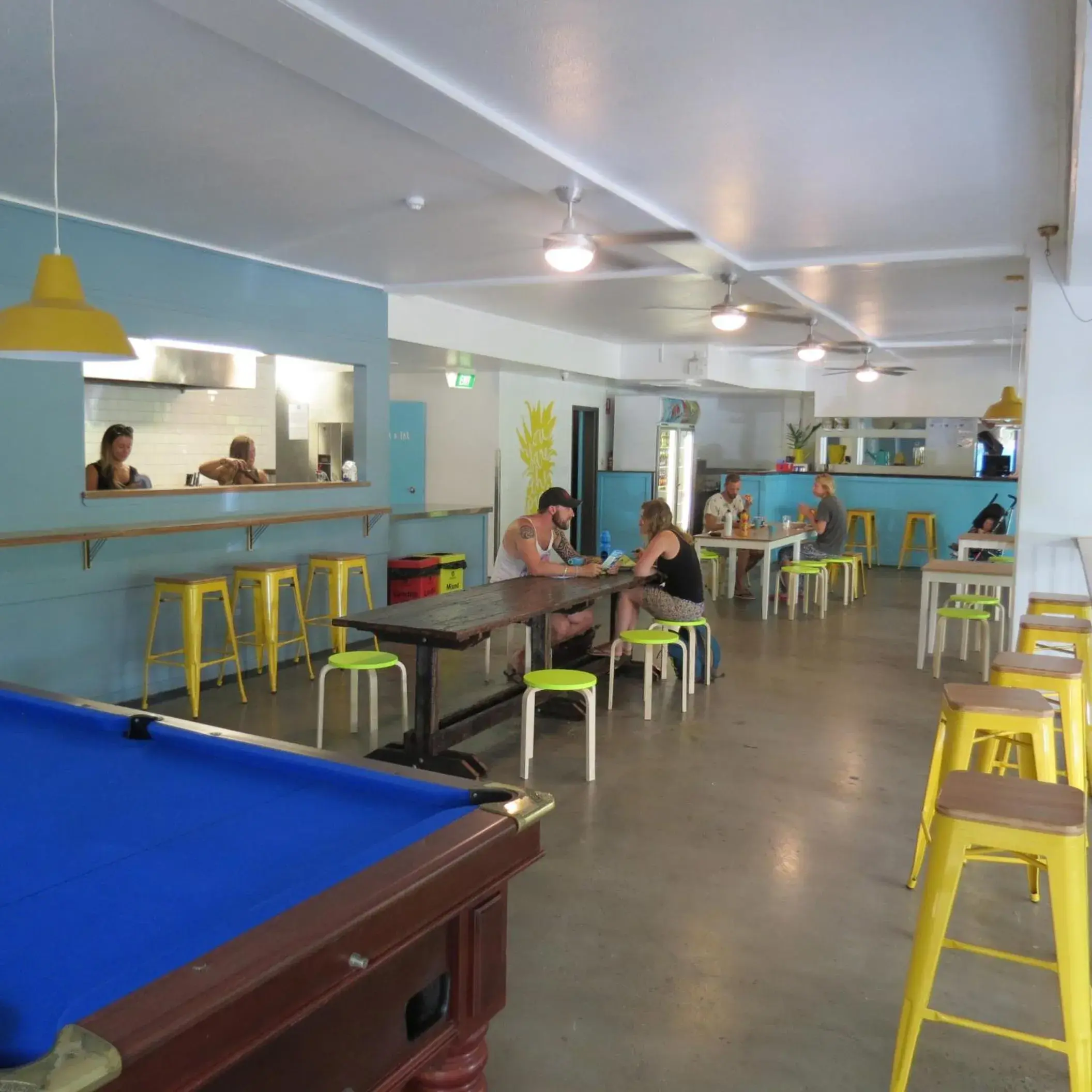 Lounge or bar, Billiards in Port Douglas Backpackers