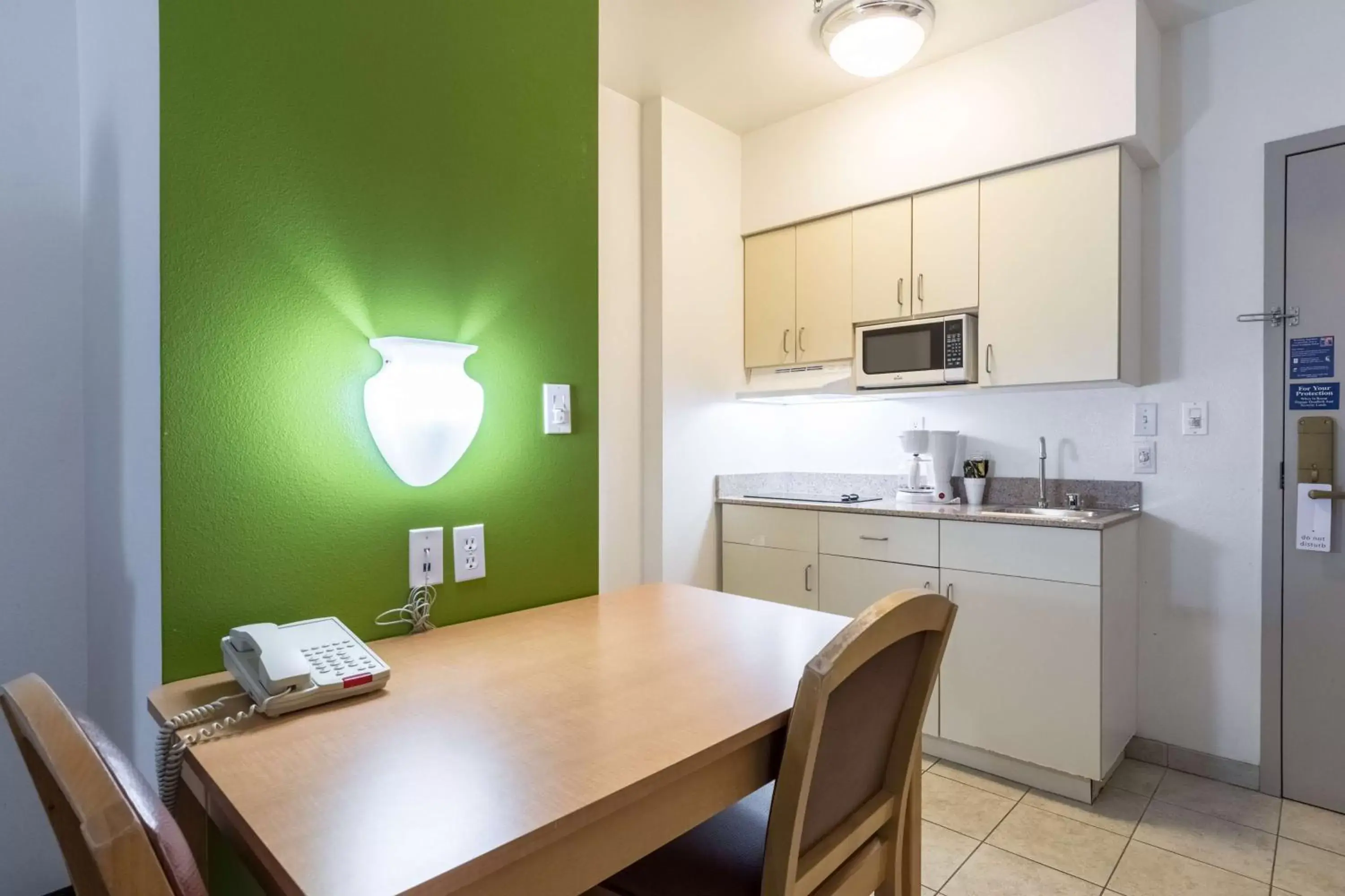 Photo of the whole room, Dining Area in Studio 6-Bakersfield, CA