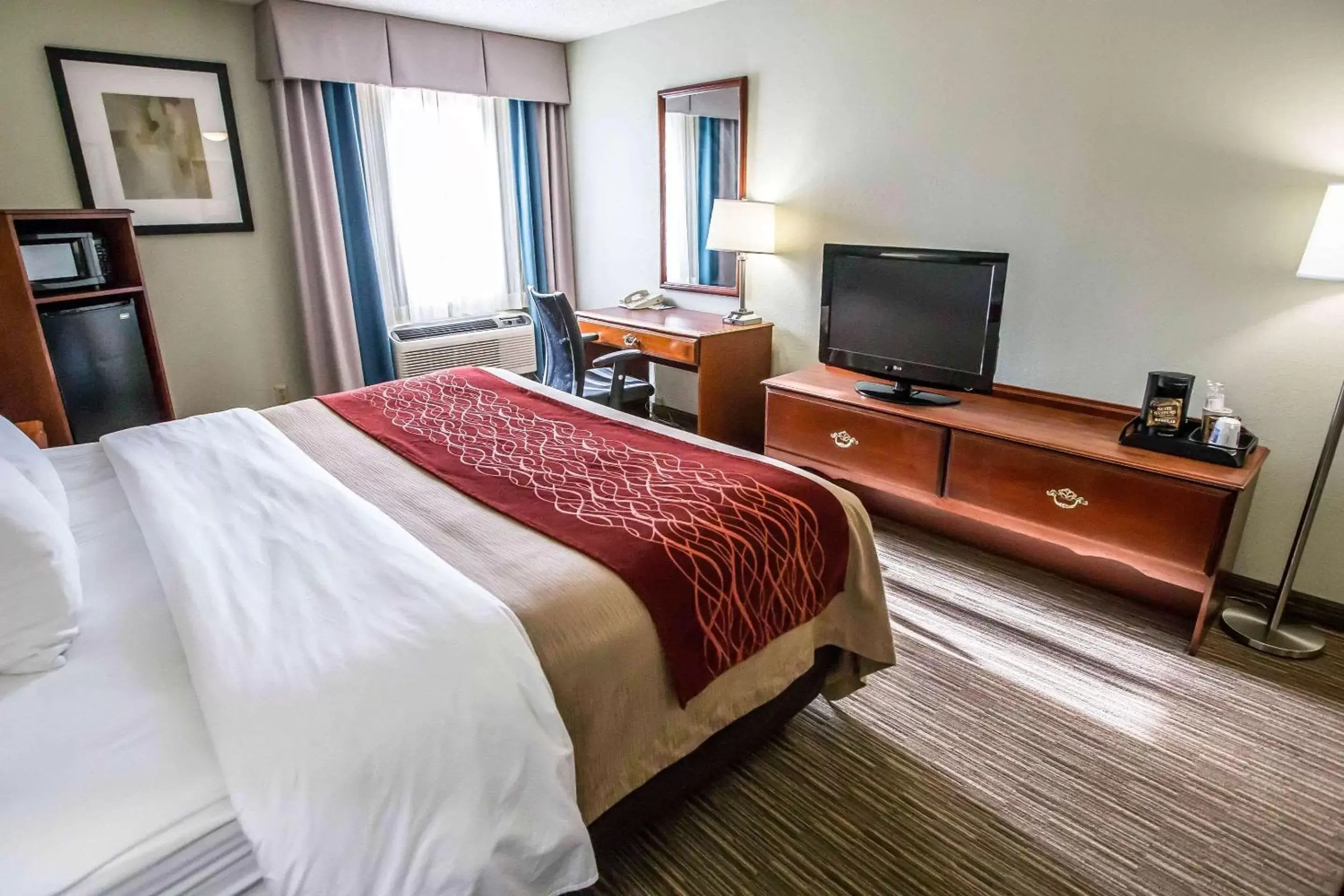 Photo of the whole room, Bed in Comfort Inn Schererville