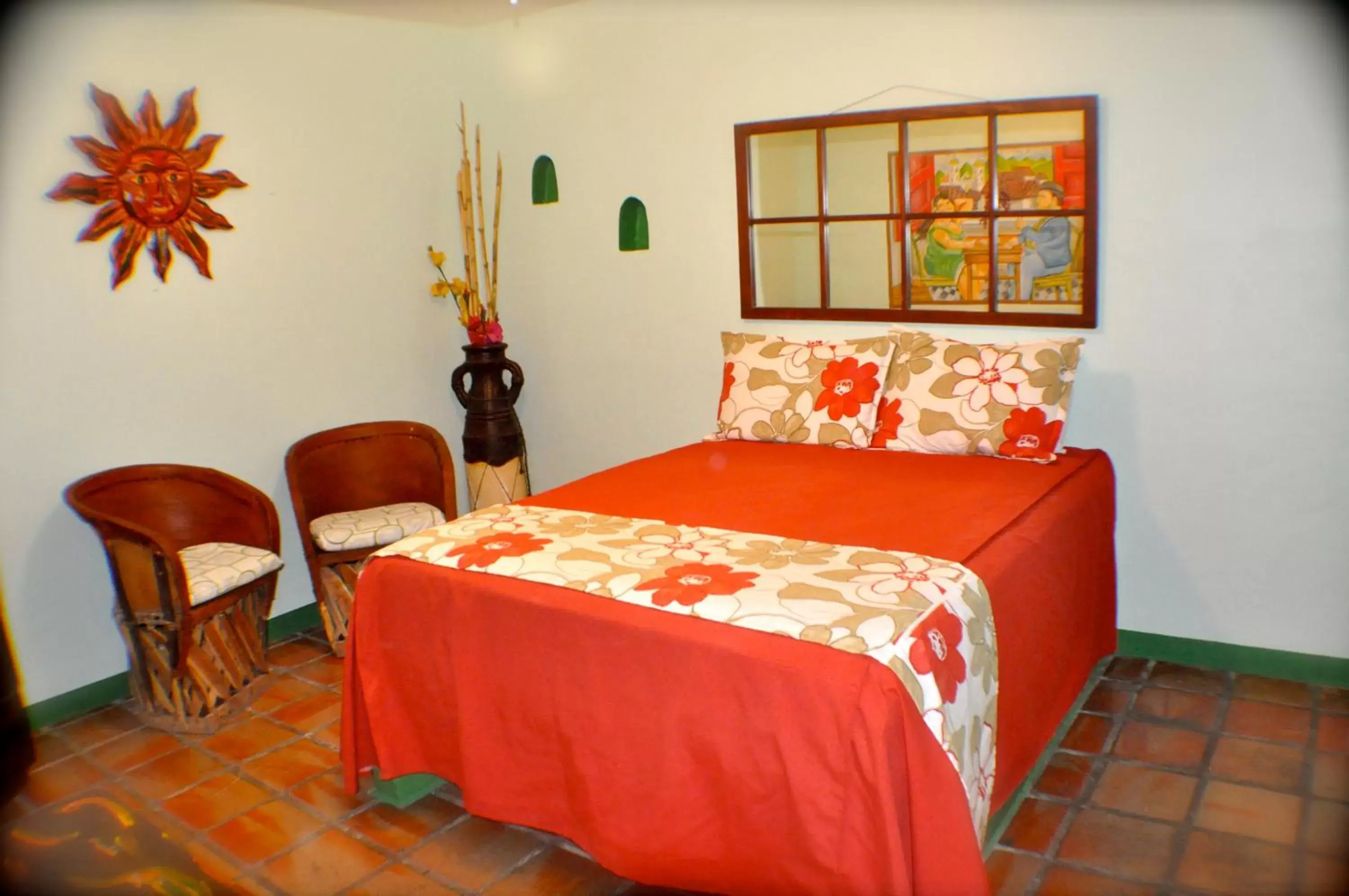 Photo of the whole room, Bed in Cabo Inn