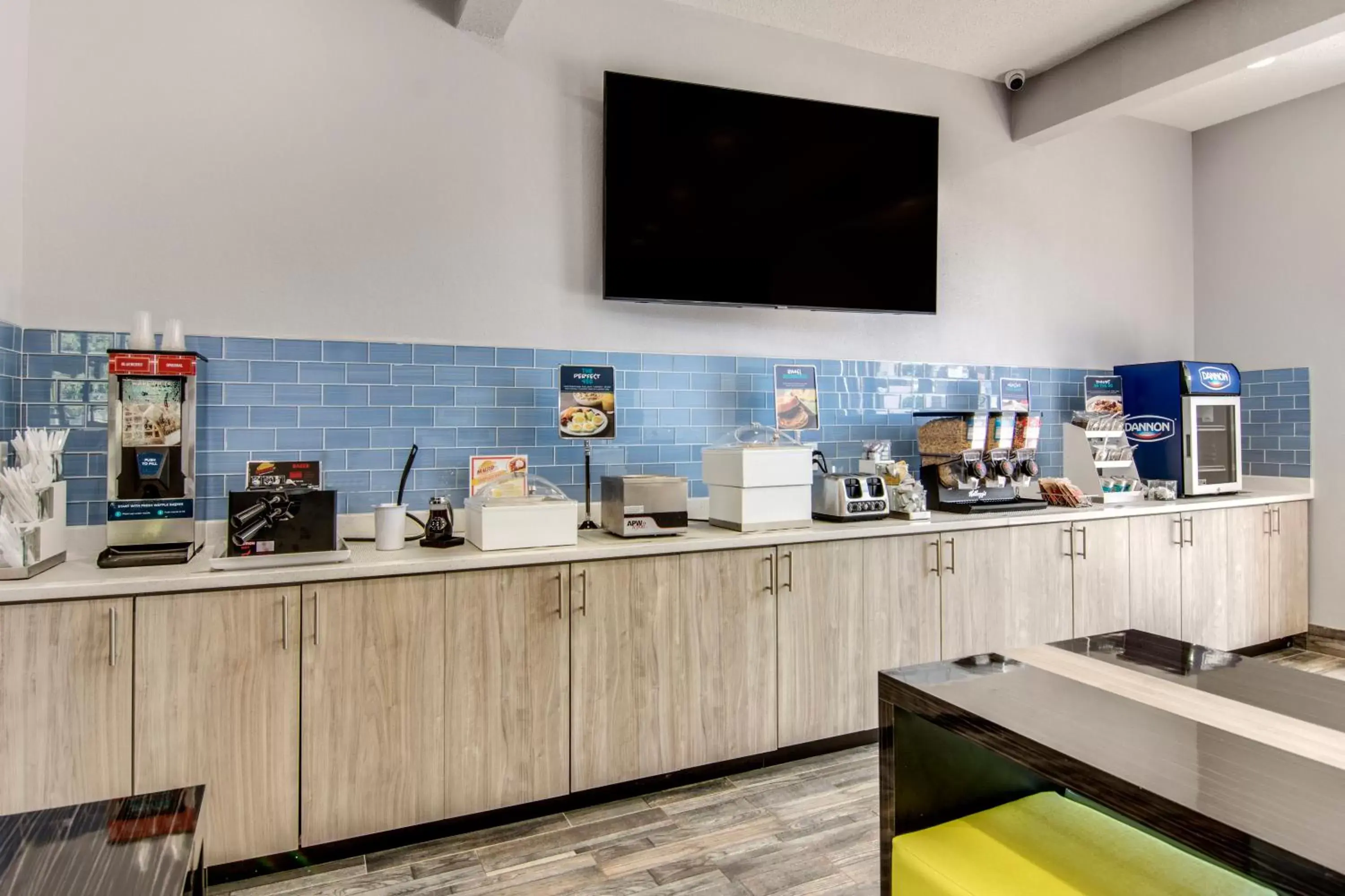 Breakfast in Clarion Pointe on the lake Clarksville-South Hill West Breakfast in Clarion Pointe on the lake Clarksville-South Hill West