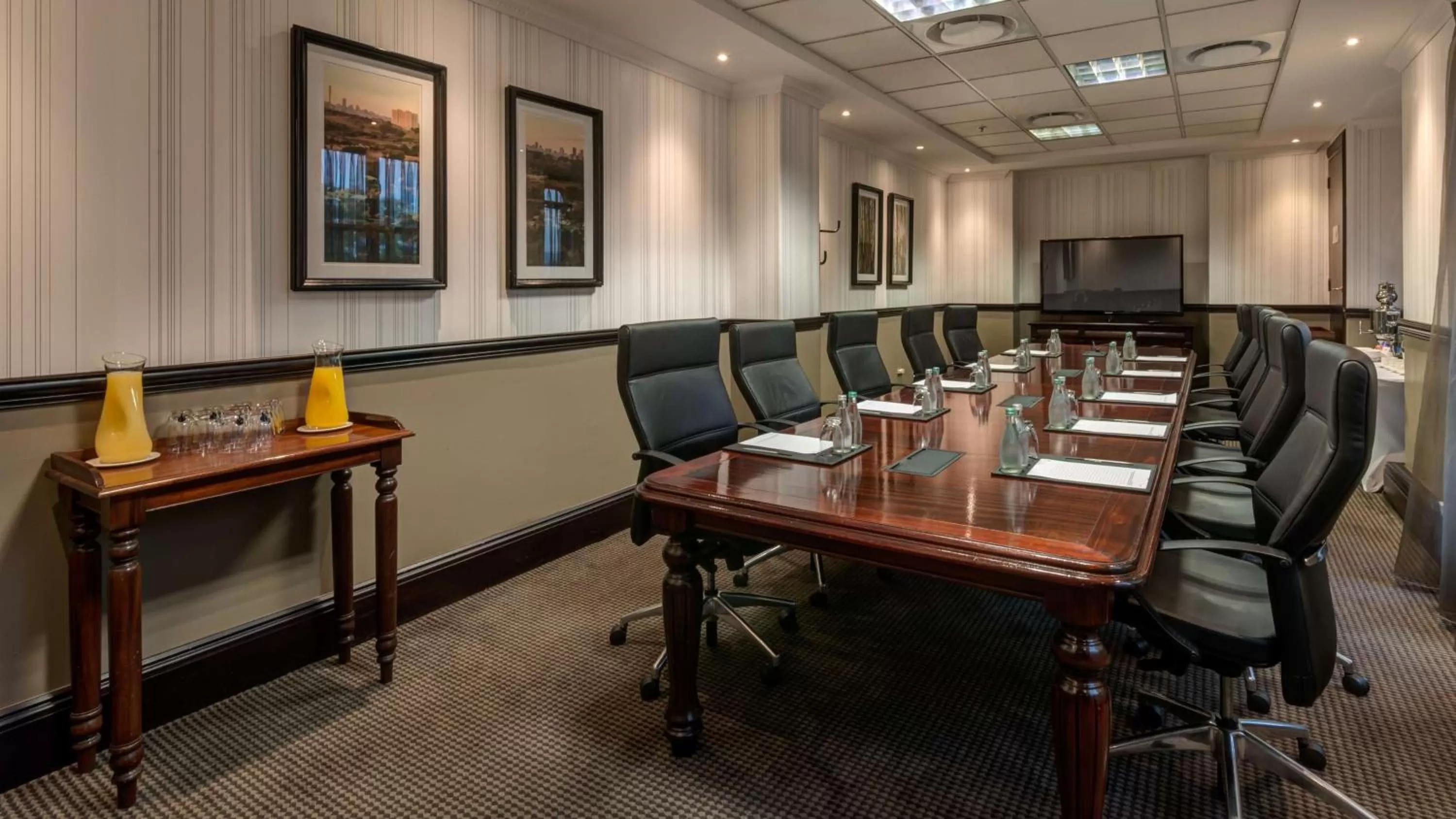 On site in 54 on Bath, Johannesburg Rosebank