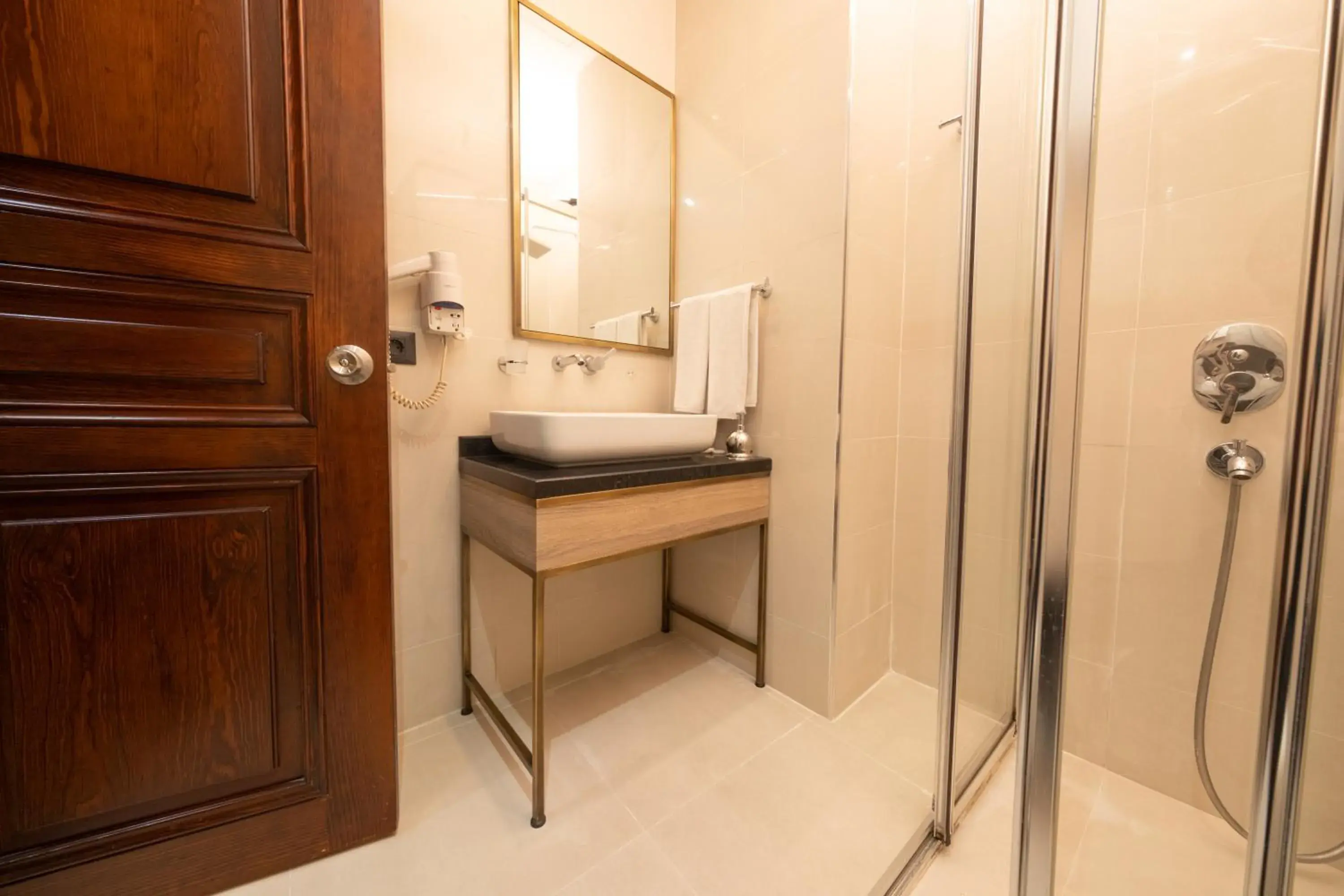 Bathroom in Atik Palas Hotel