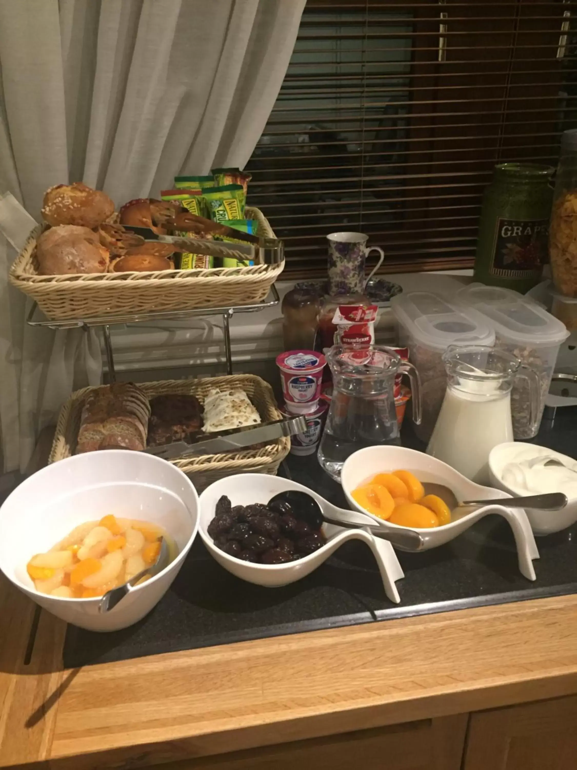Breakfast in Avlon House Bed and Breakfast