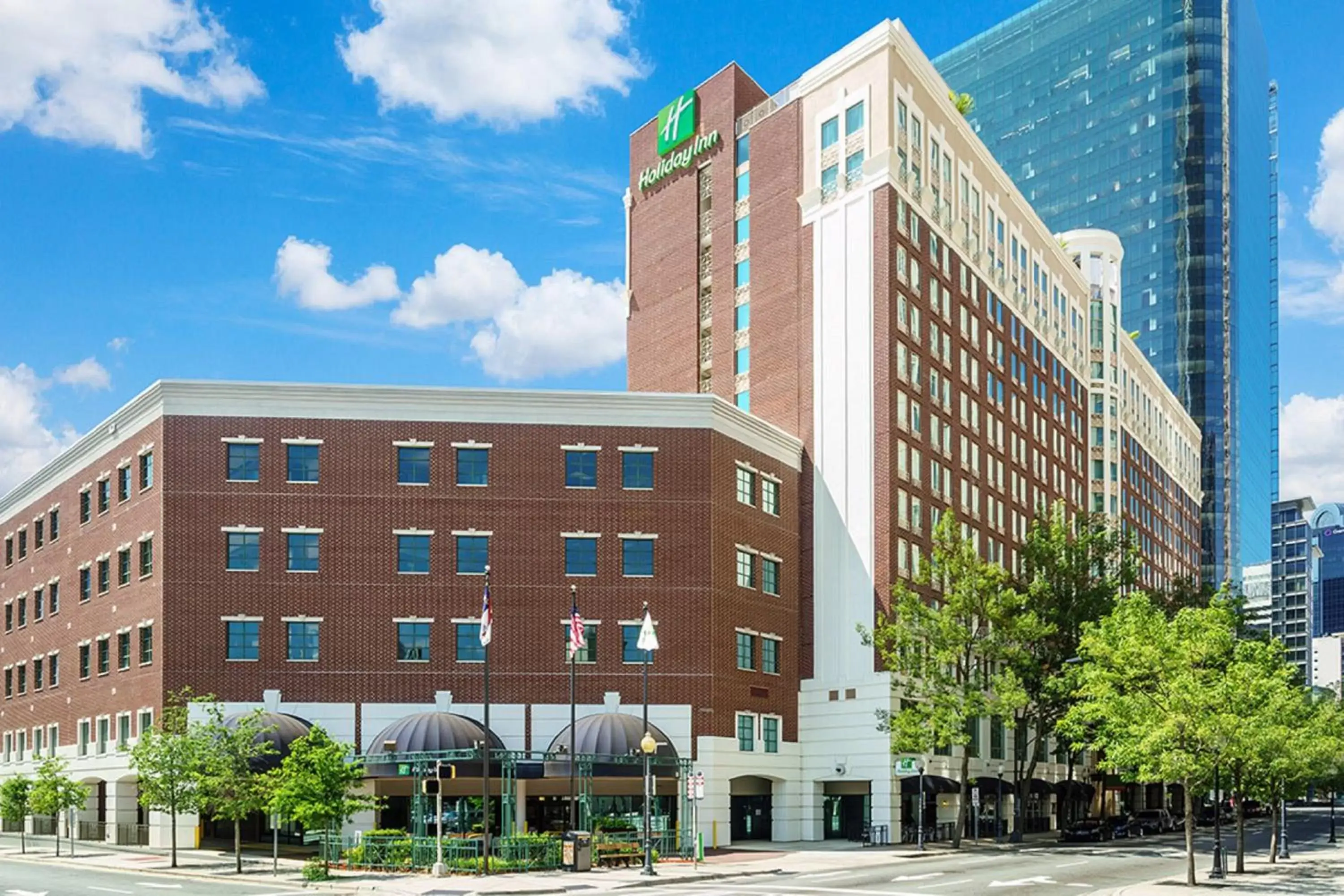 Property Building in Holiday Inn Charlotte Center City, an IHG Hotel