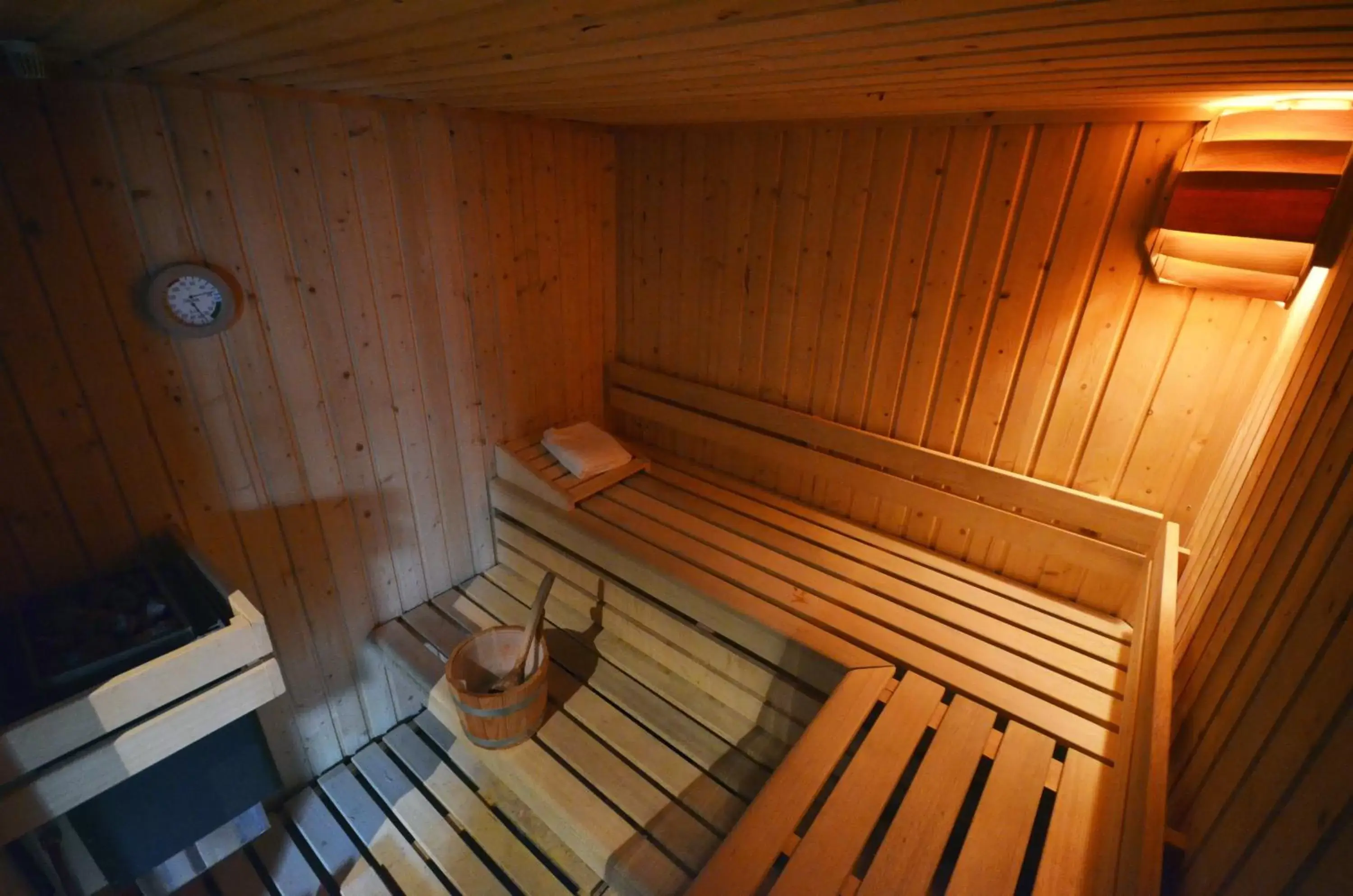 Sauna, Spa/Wellness in Kyriad Dijon Est Mirande