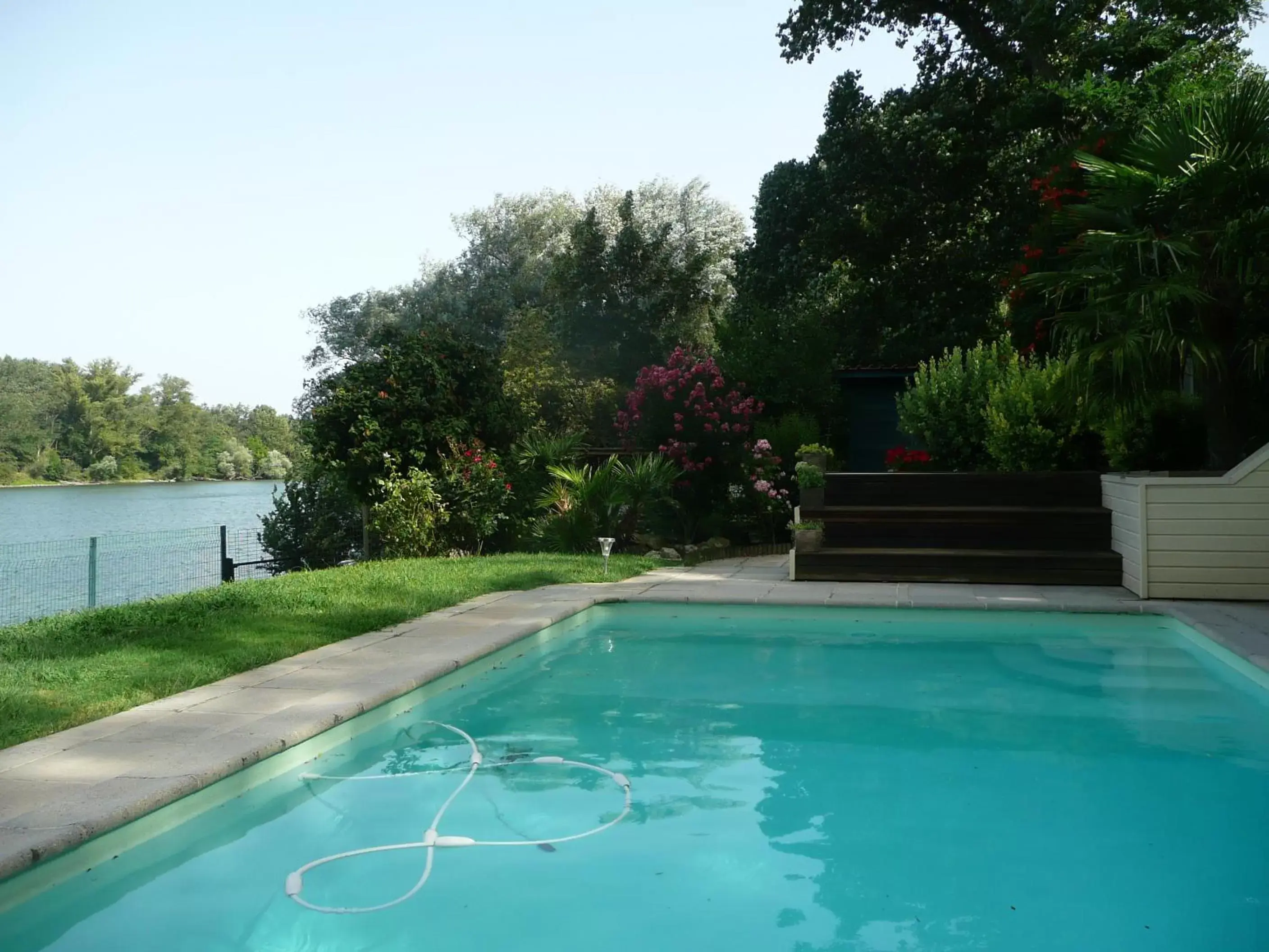 Swimming Pool in B&B Garonnella