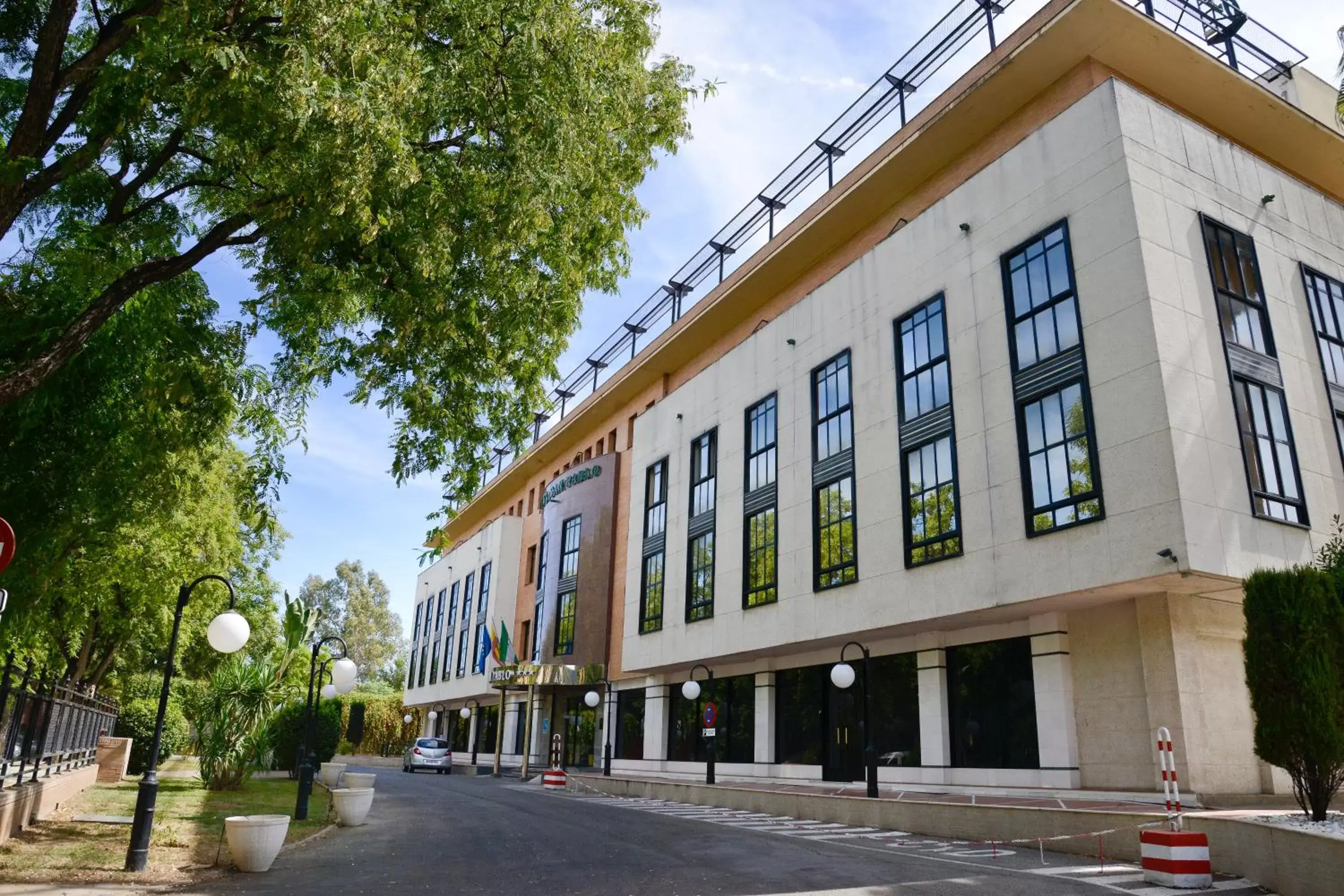 Facade/entrance in Hotel San Pablo Sevilla Facade/entrance in Hotel San Pablo Sevilla