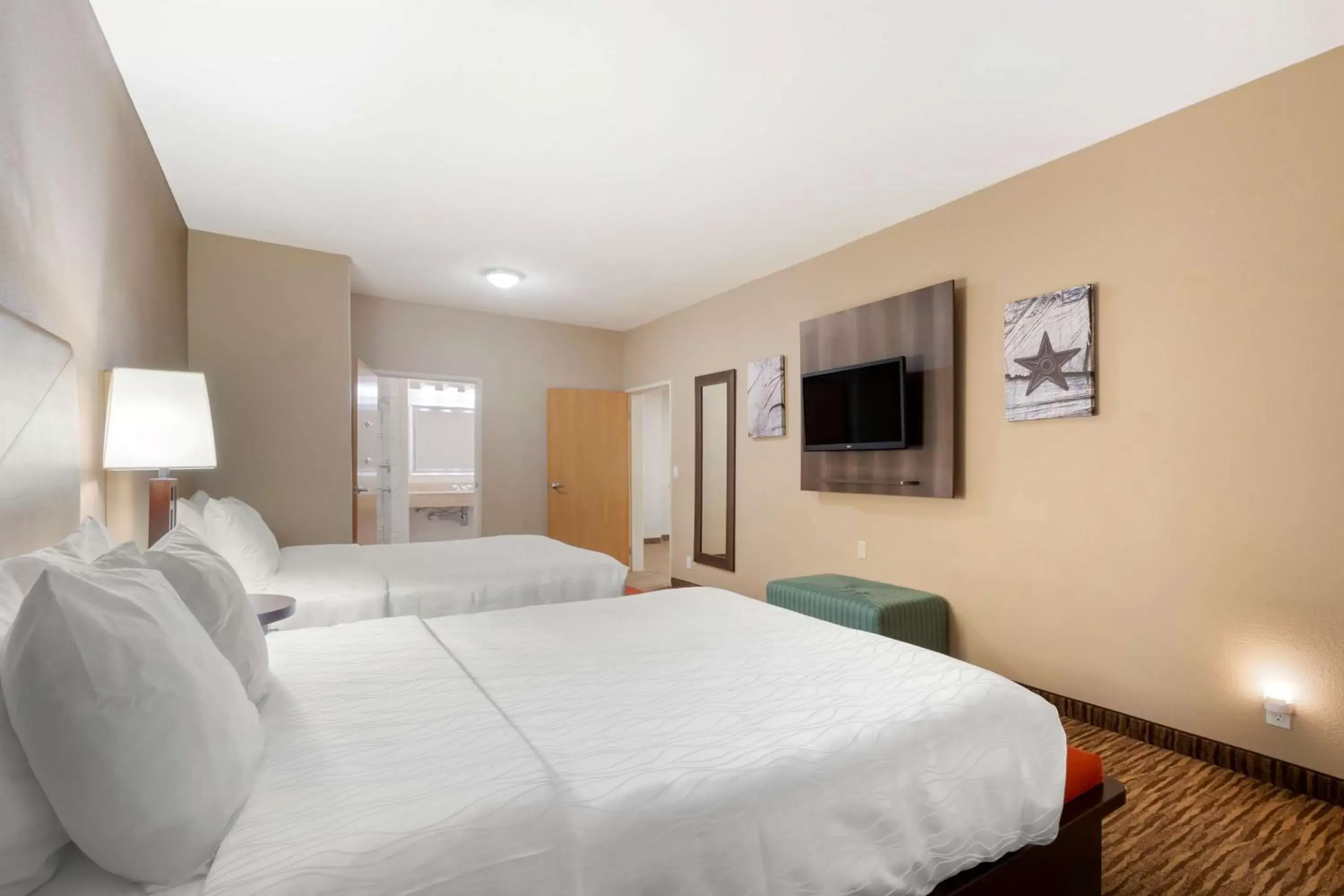 Photo of the whole room, Bed in Best Western Plus DFW Airport Suites