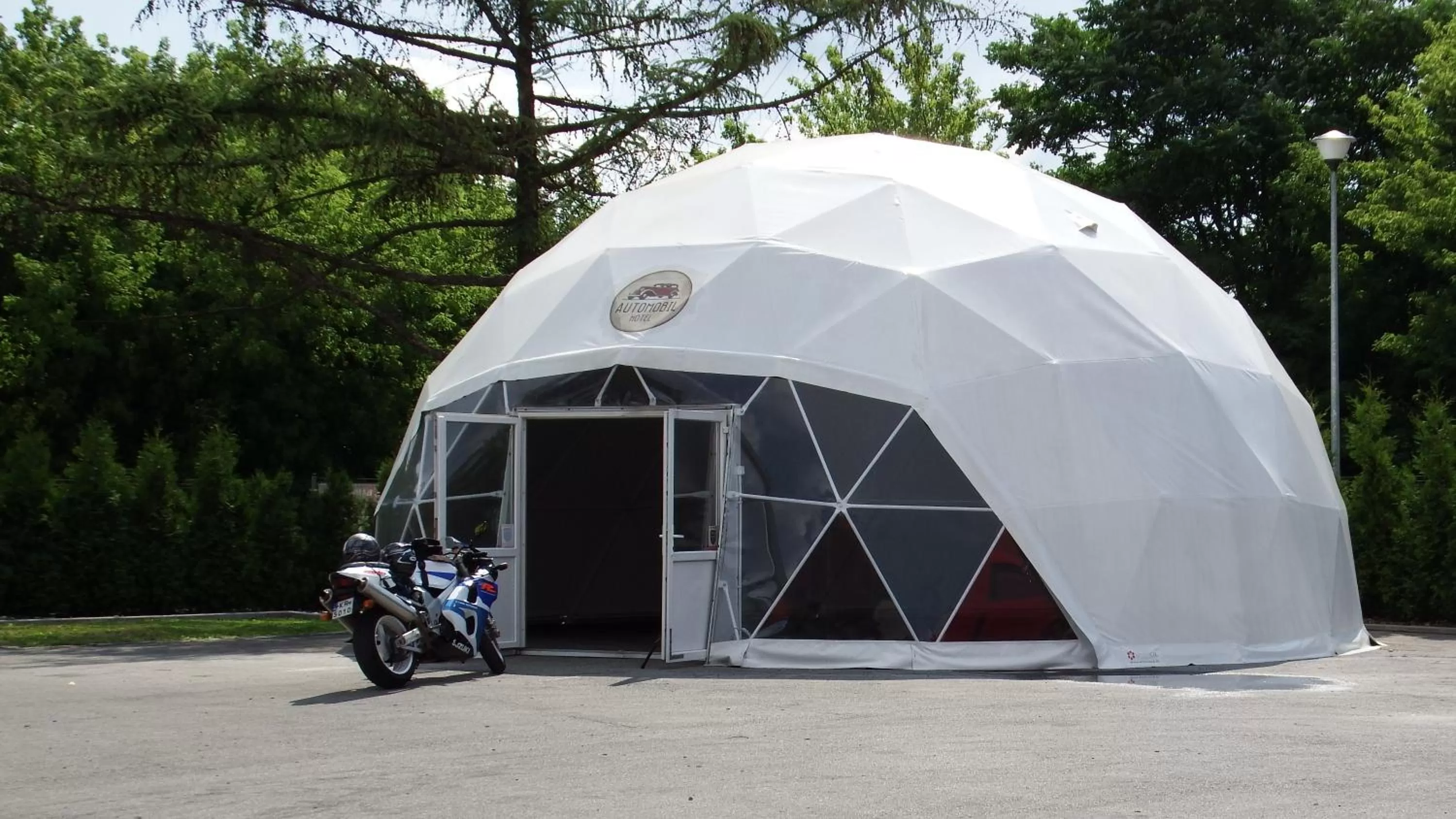 Area and facilities in Automobil Hotel