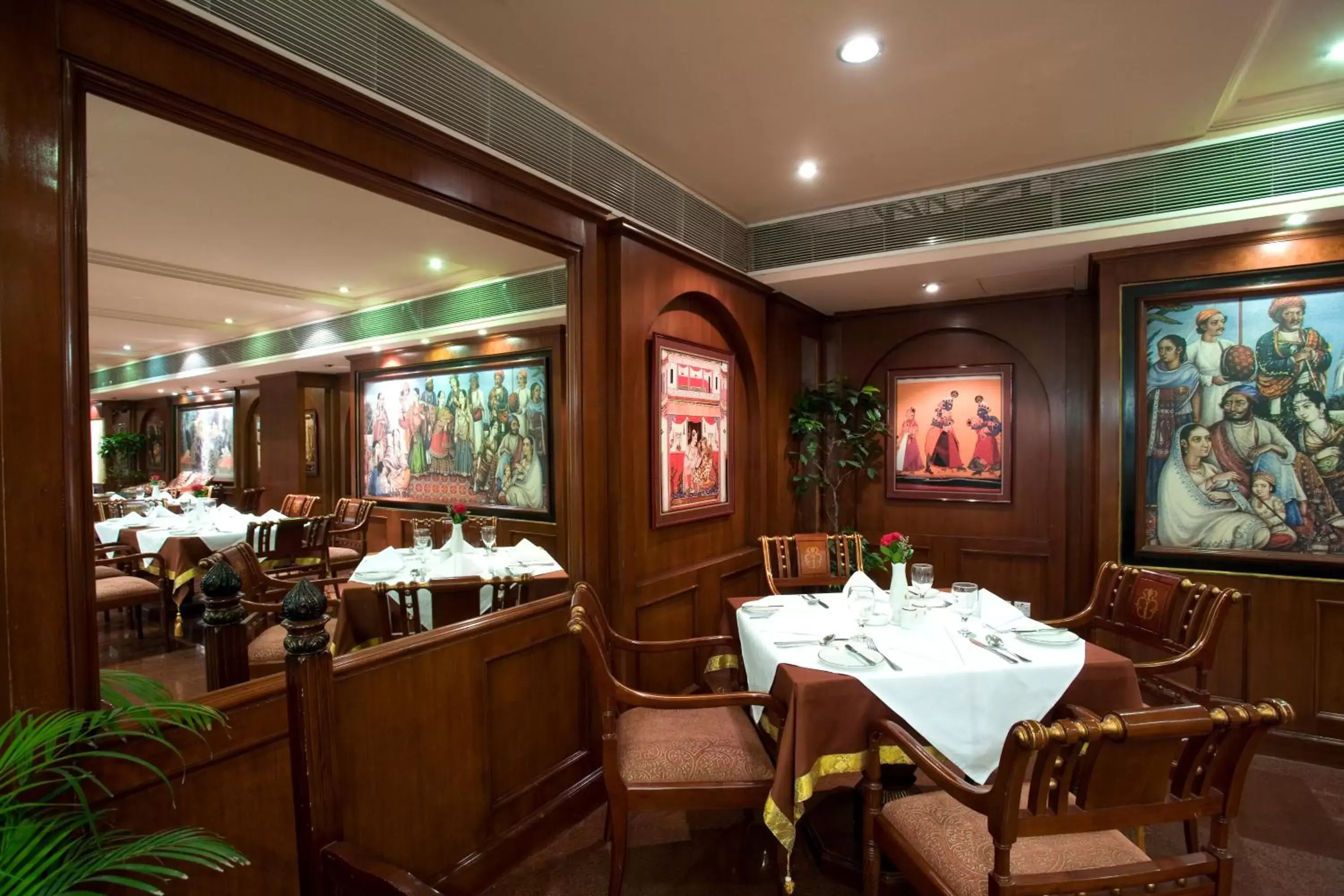 Restaurant/places to eat in Hotel Sarina Restaurant/places to eat in Hotel Sarina