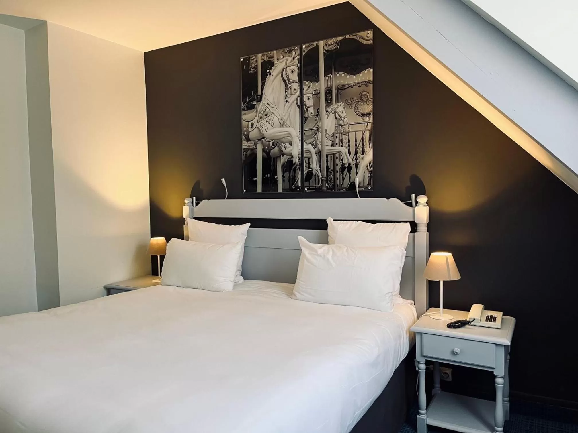 Bed in Hotel Le Cardinal Rueil Centre